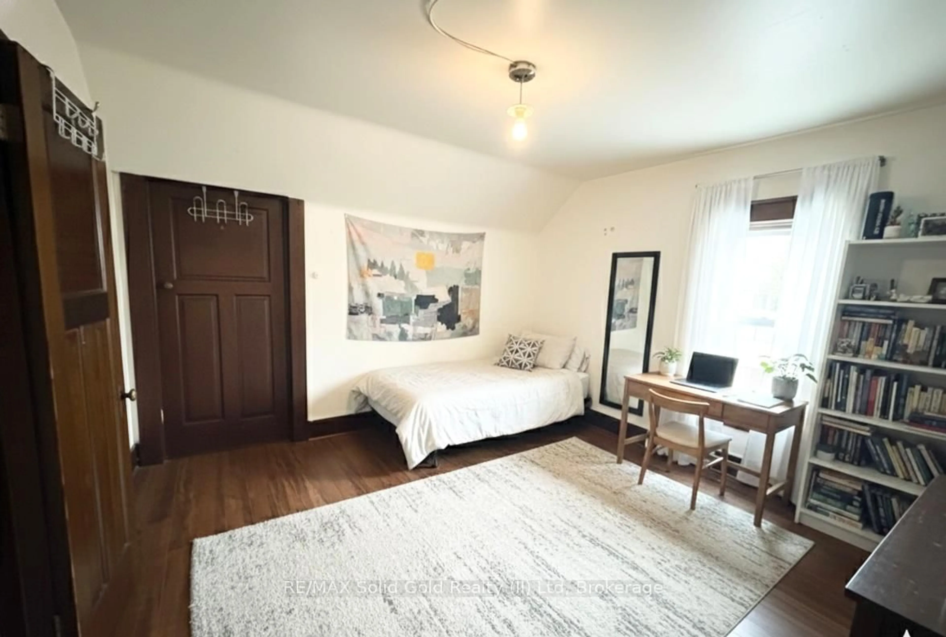 A pic of a room for 179 Regina St, Waterloo Ontario N2J 3B4