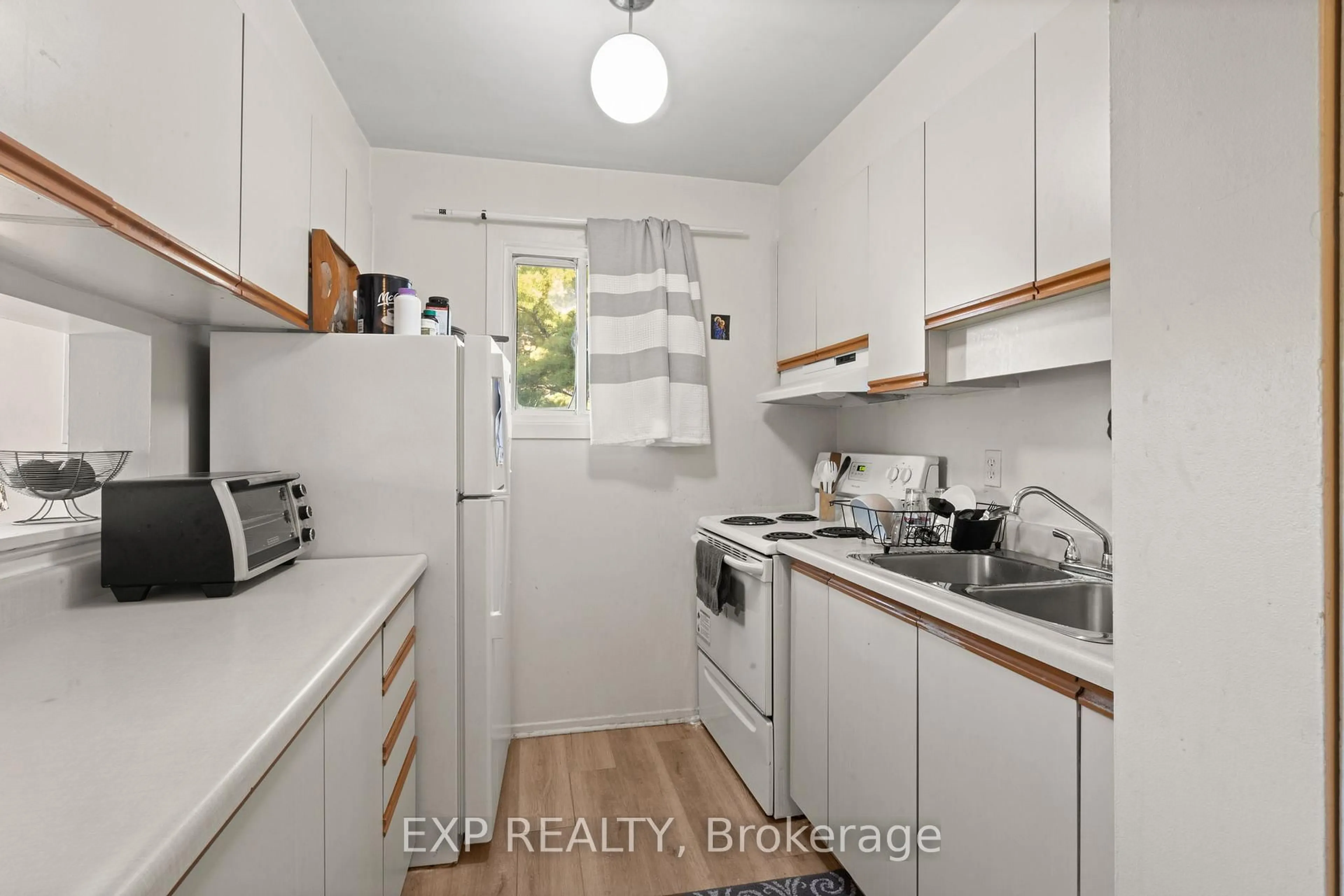 Standard kitchen, unknown for 214 Viewmount Dr #209, Ottawa Ontario K2E 7X3