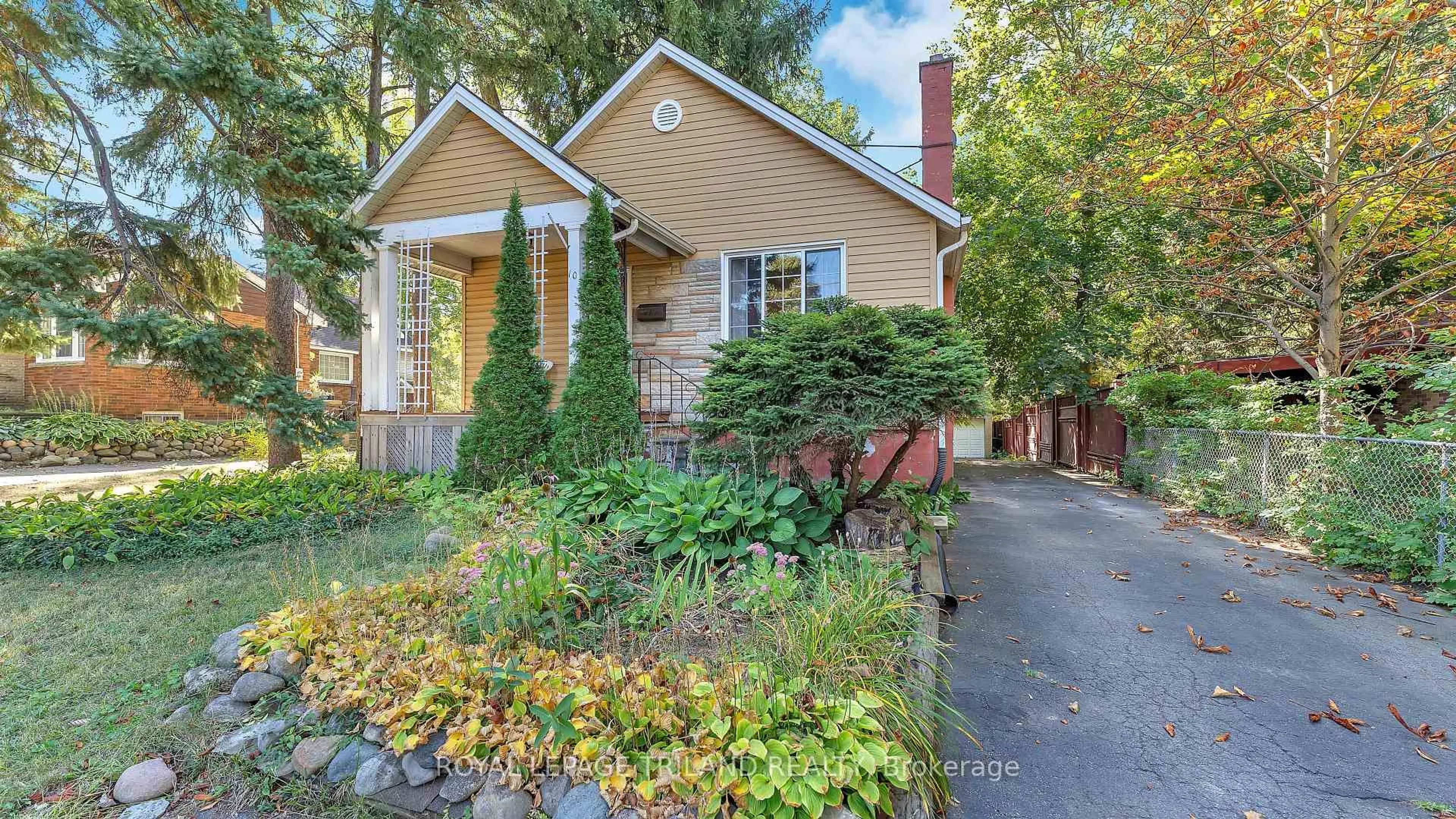 Home with brick exterior material, street for 1041 Hamilton Rd, London East Ontario N5W 1A7