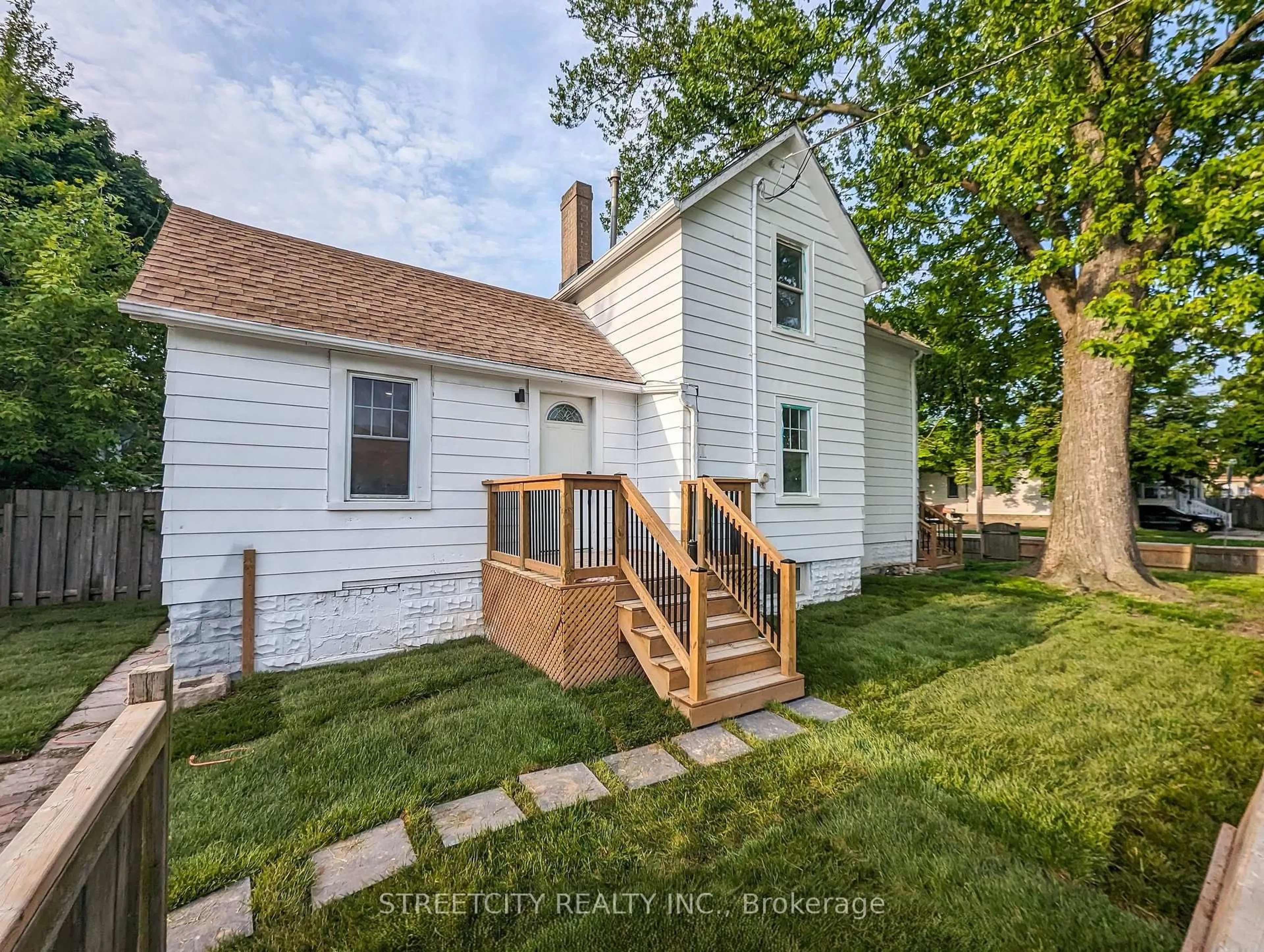 Unknown for 137 Proctor St, Sarnia Ontario N7T 3G1