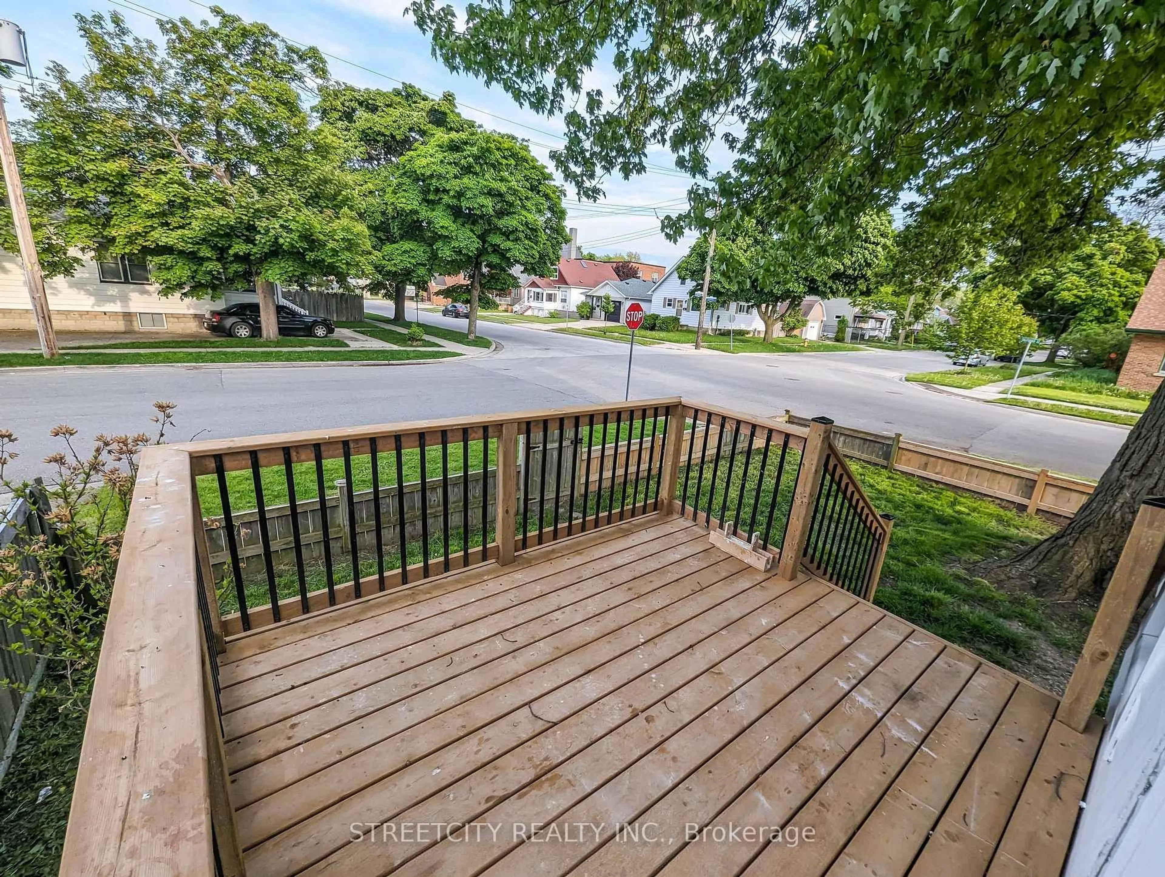 Unknown for 137 Proctor St, Sarnia Ontario N7T 3G1