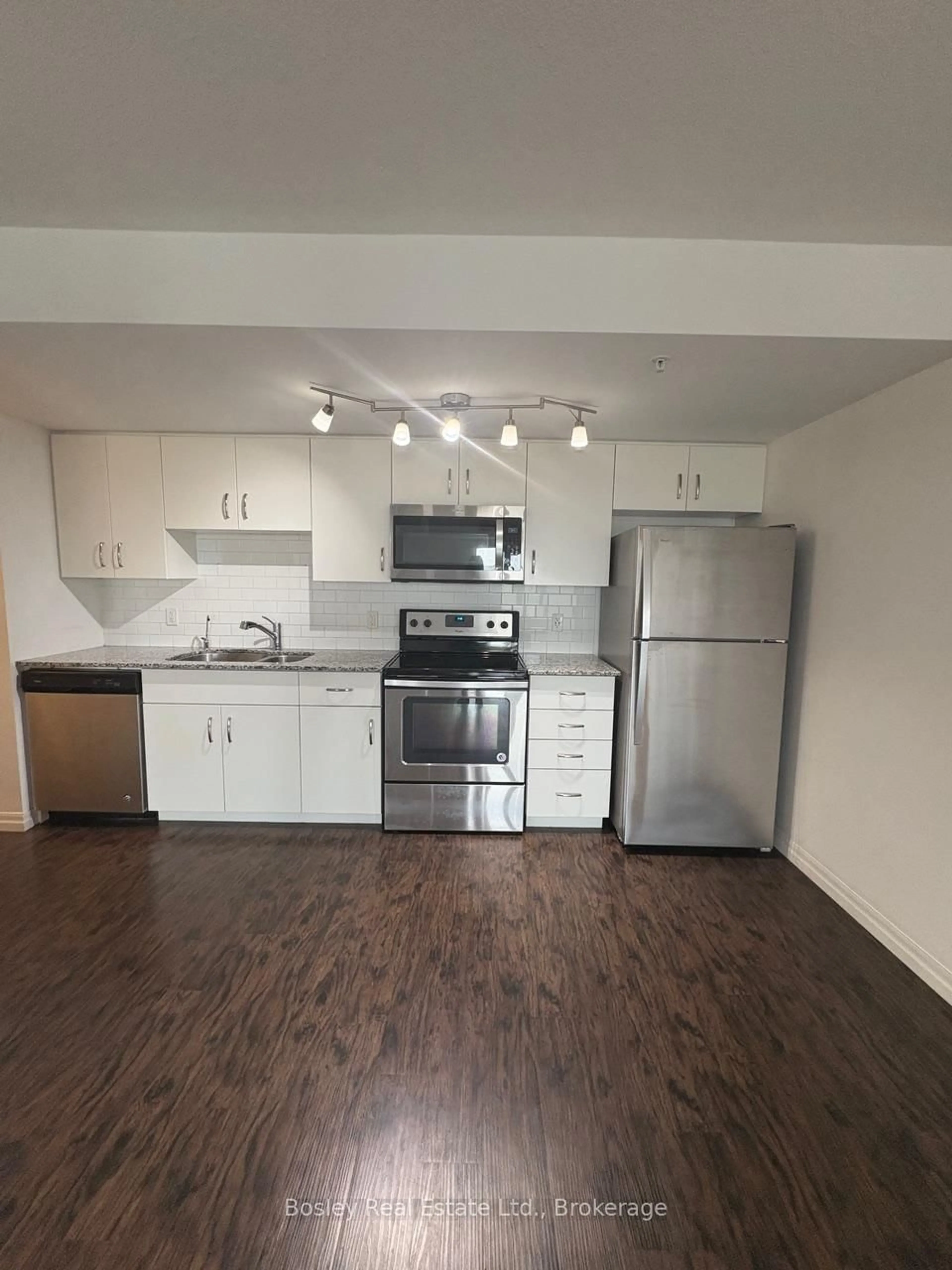 Standard kitchen, wood/laminate floor for 108 Summit Ridge Dr #405, Guelph Ontario N1E 0P8