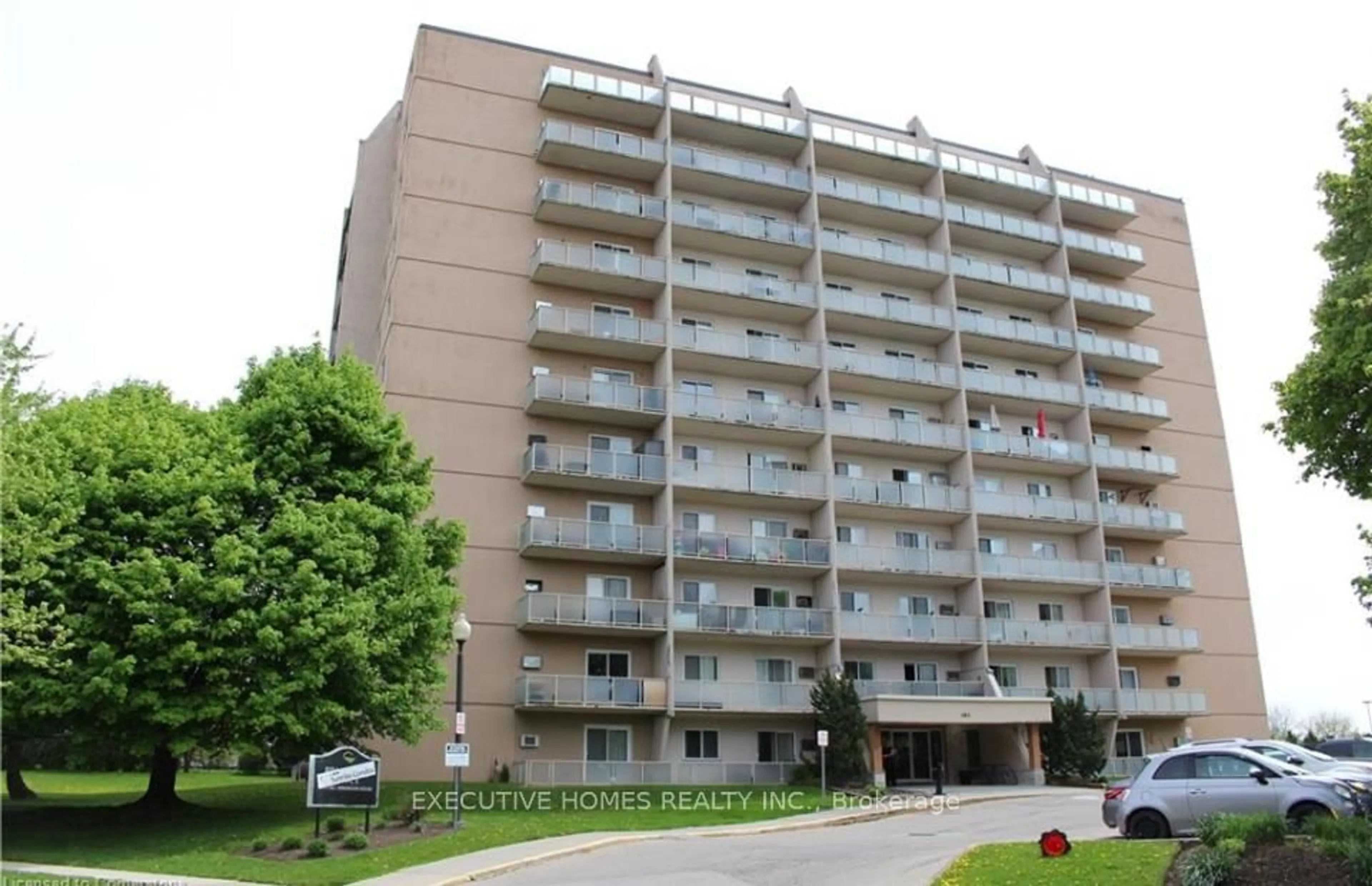 Patio, building for 583 Mornington Ave #110, London East Ontario N5Y 3E9