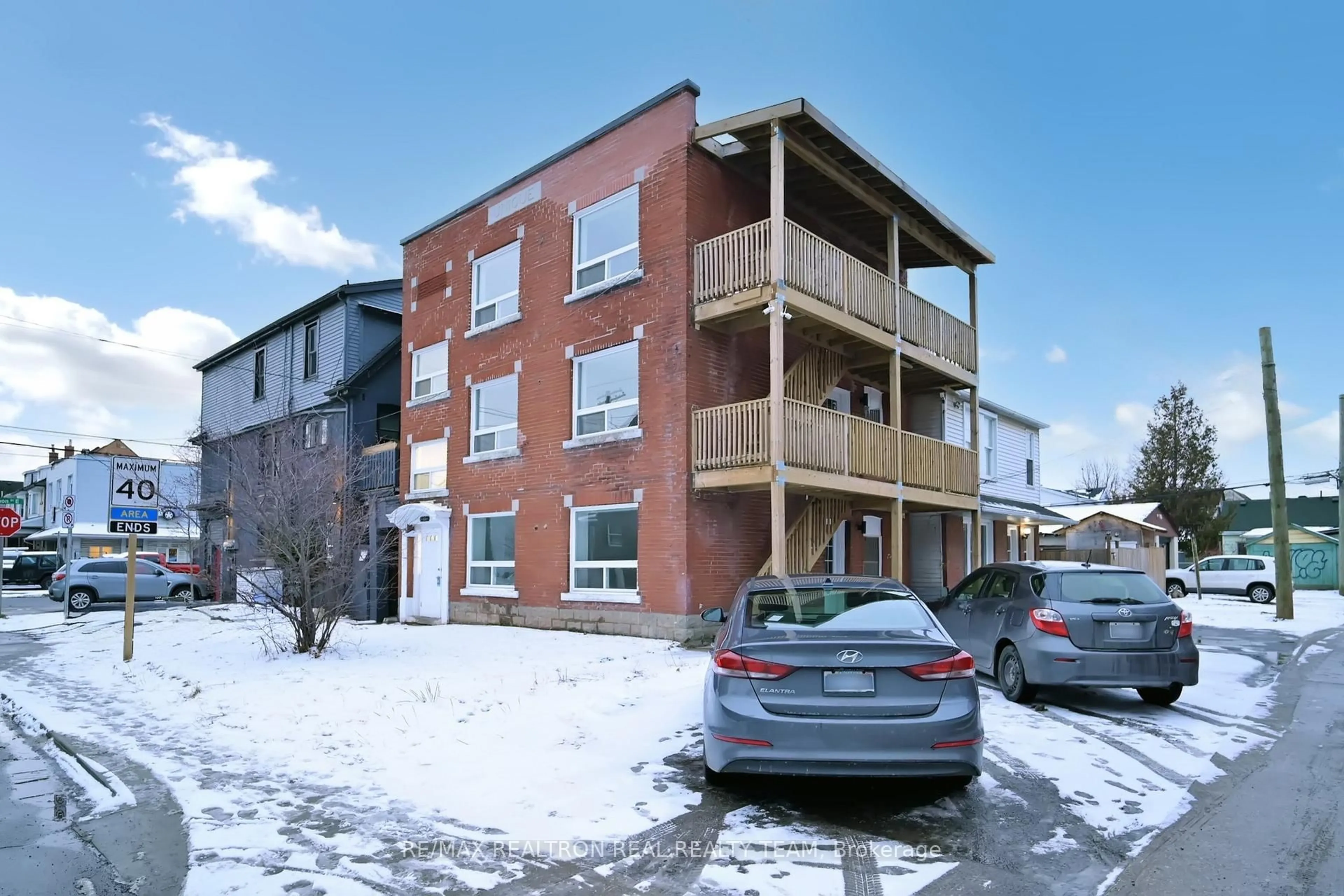 A pic from outside/outdoor area/front of a property/back of a property/a pic from drone, building for 195 Balmoral Ave, Hamilton Ontario L8L 2J7