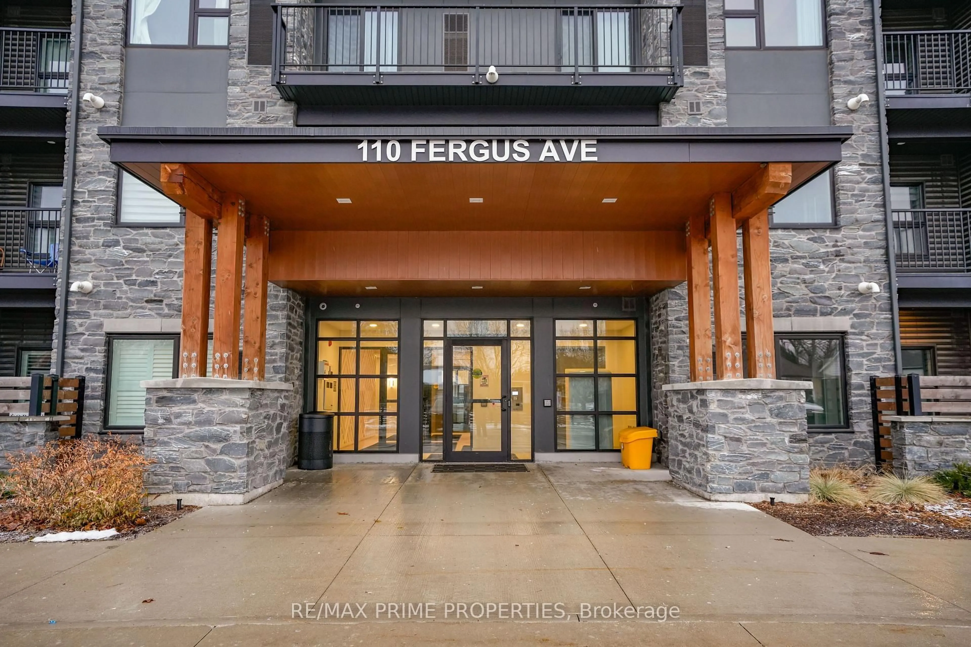 Indoor foyer for 110 FERGUS Ave #135, Kitchener Ontario N2A 2H2