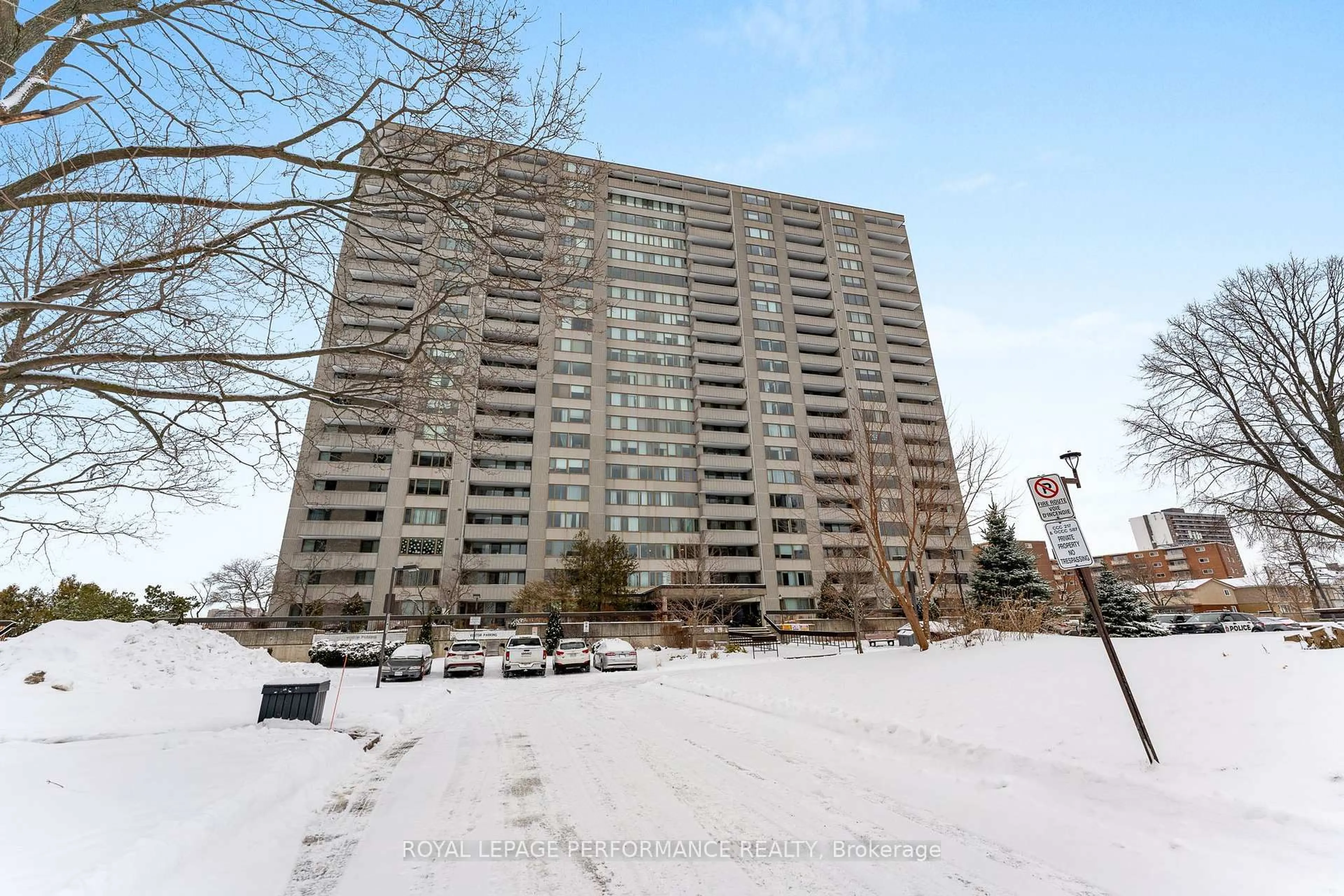 Patio, building for 2625 Regina St #502, Ottawa Ontario K2B 5W8