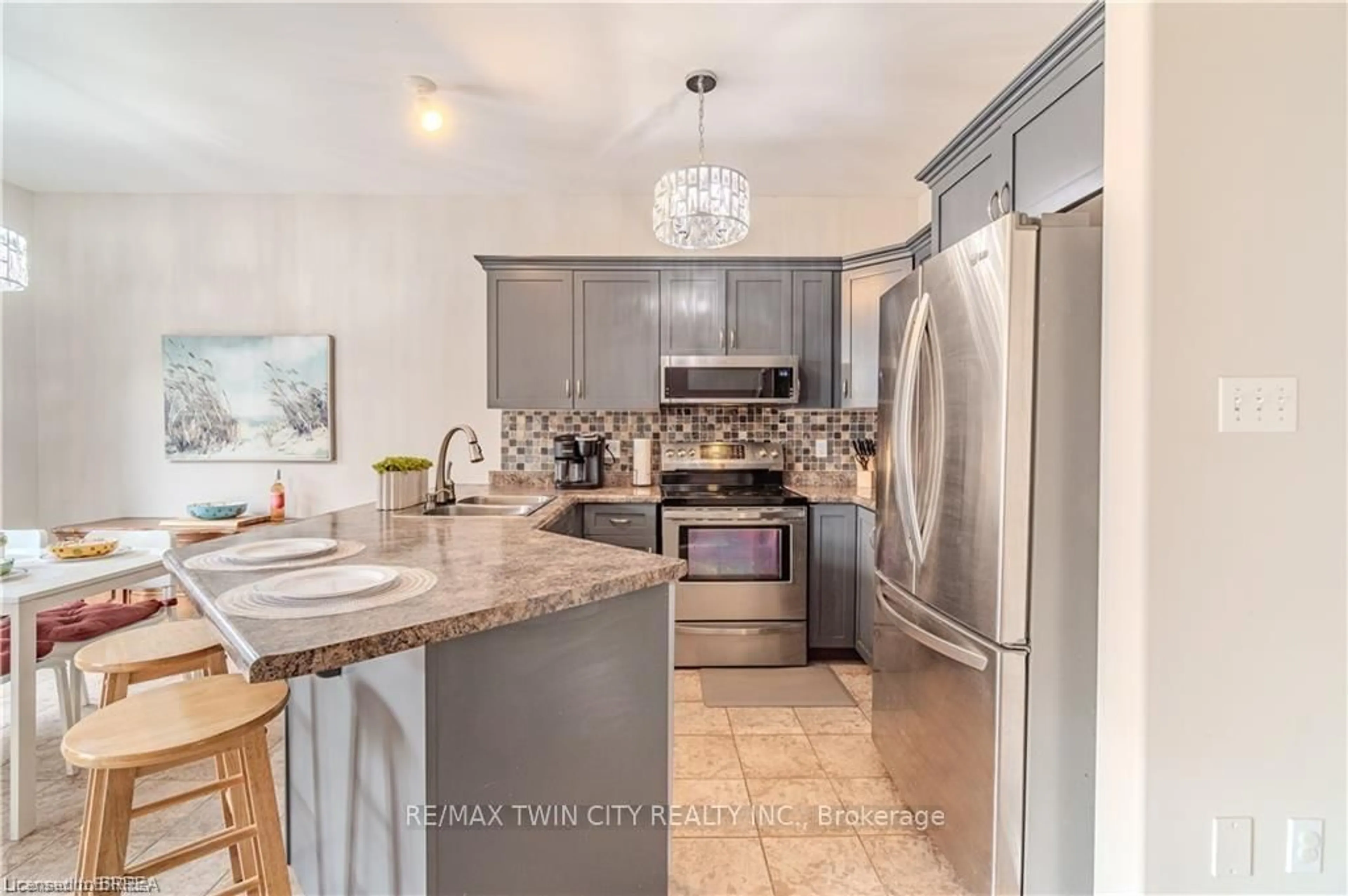 Open concept kitchen, ceramic/tile floor for 11 Irongate Dr, Brant Ontario N3L 4G4