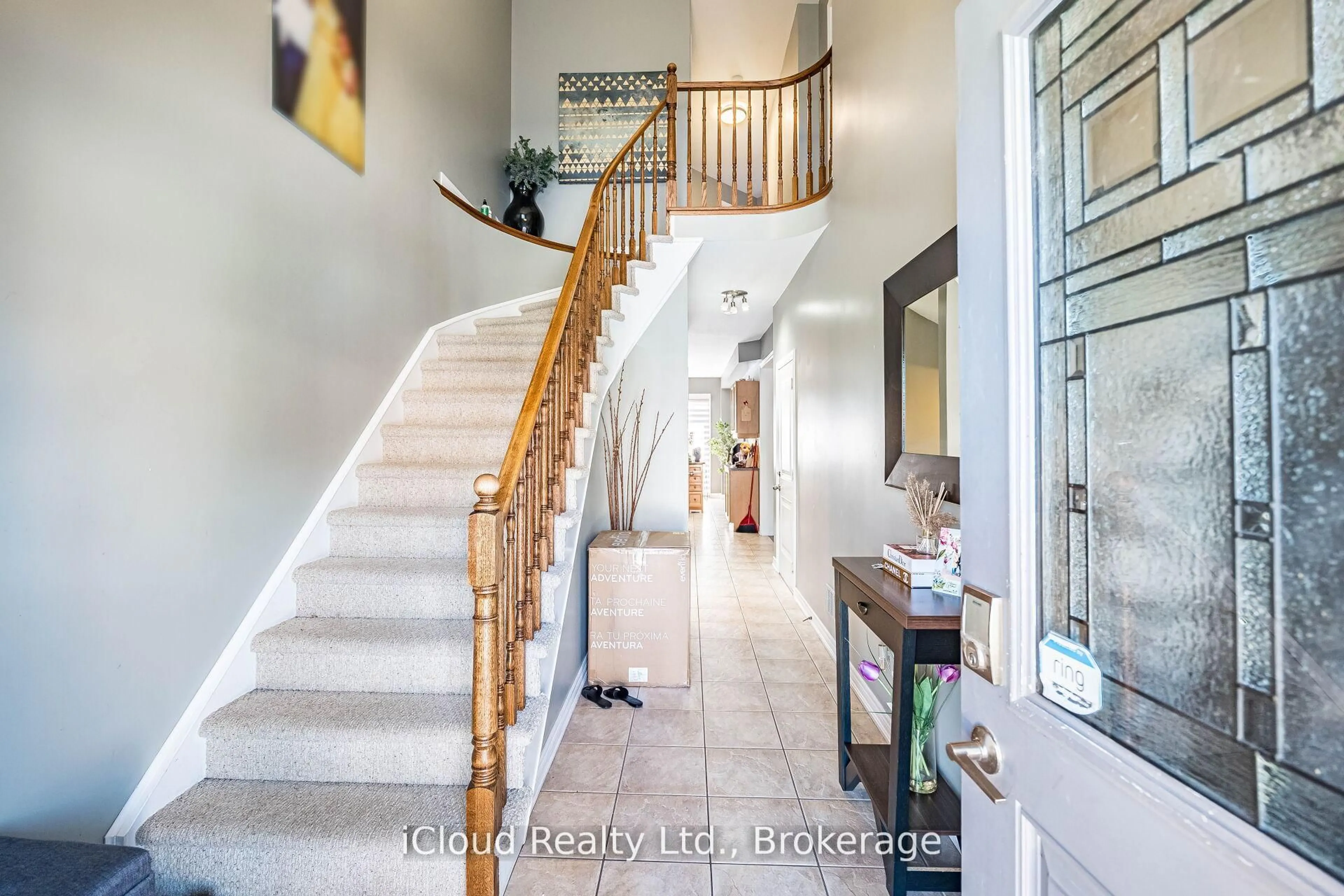 Indoor entryway for 45 Seabreeze Cres #20, Hamilton Ontario L8E 0G1