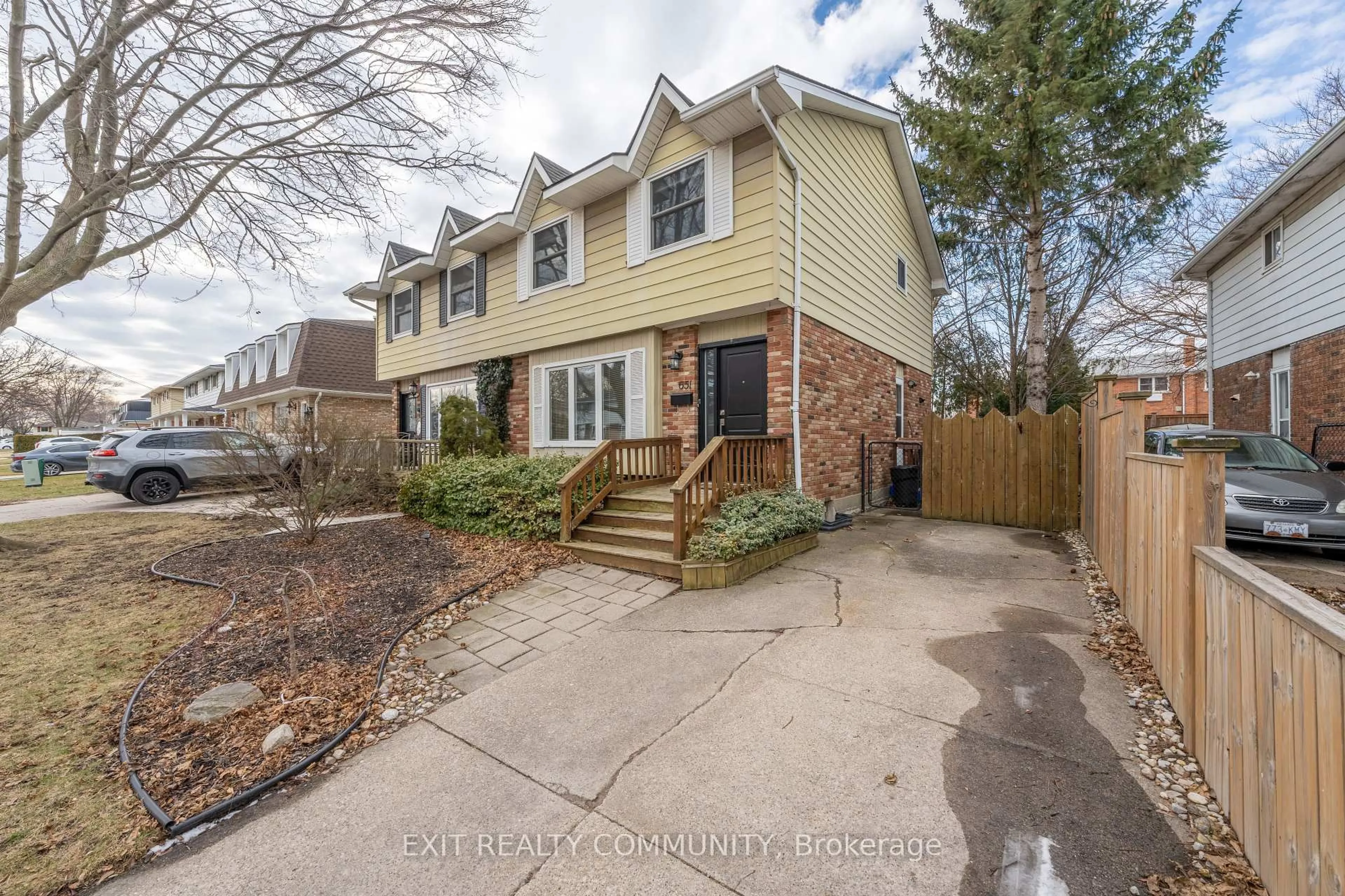 Unknown for 651 Roger St, Sarnia Ontario N7S 4A5