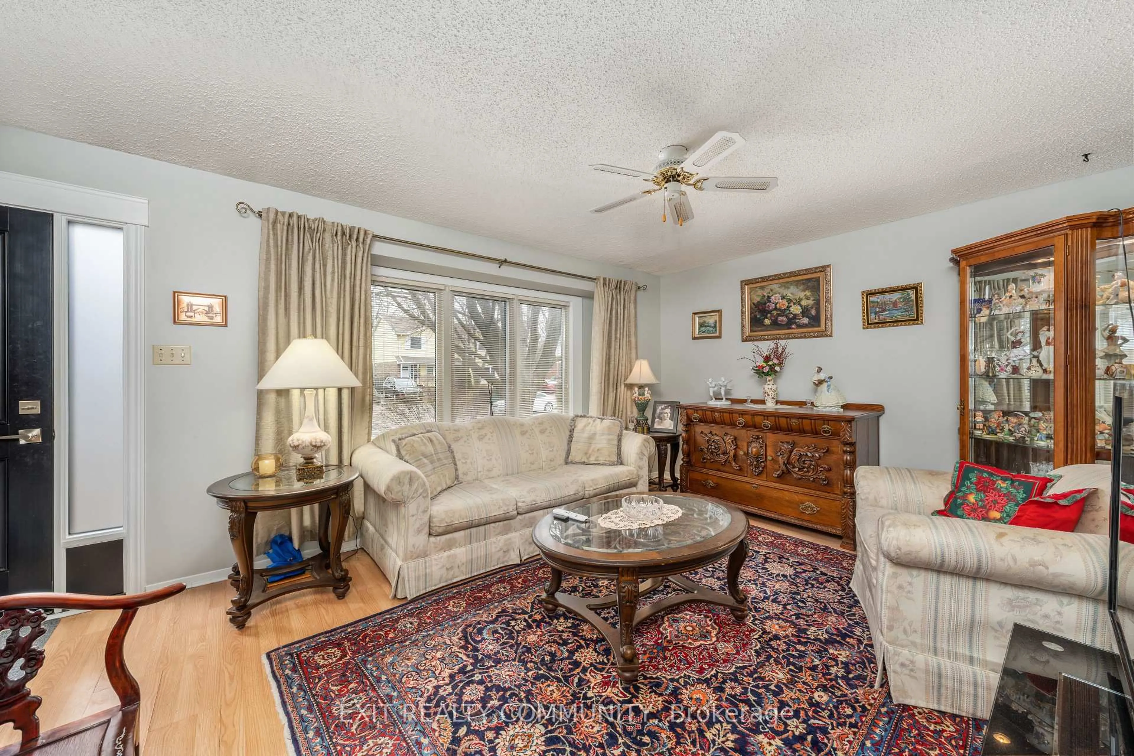 Living room with furniture, unknown for 651 Roger St, Sarnia Ontario N7S 4A5