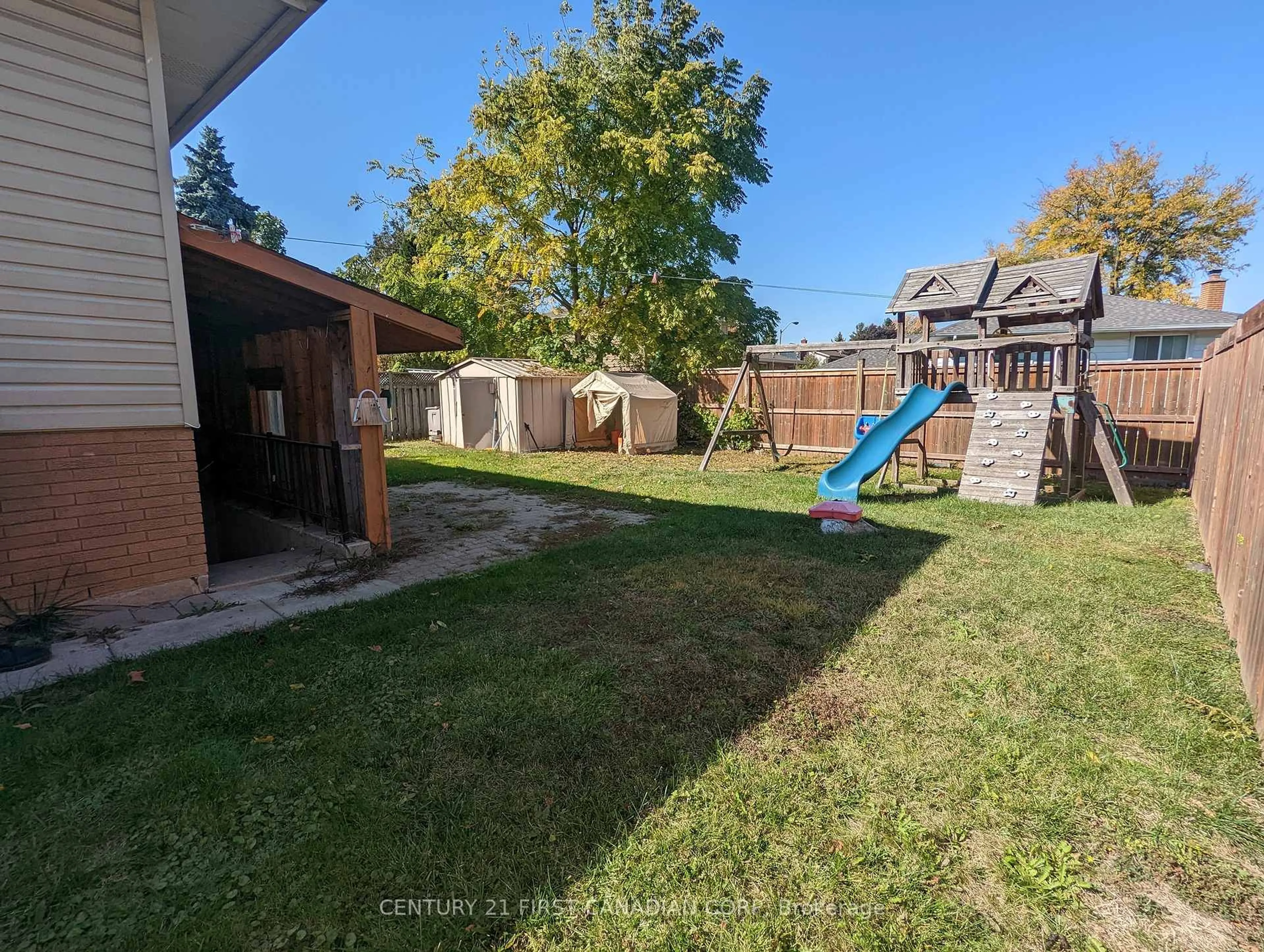 A pic from outside/outdoor area/front of a property/back of a property/a pic from drone, street for 6 Spartan Dr, Brantford Ontario N3R 6C7