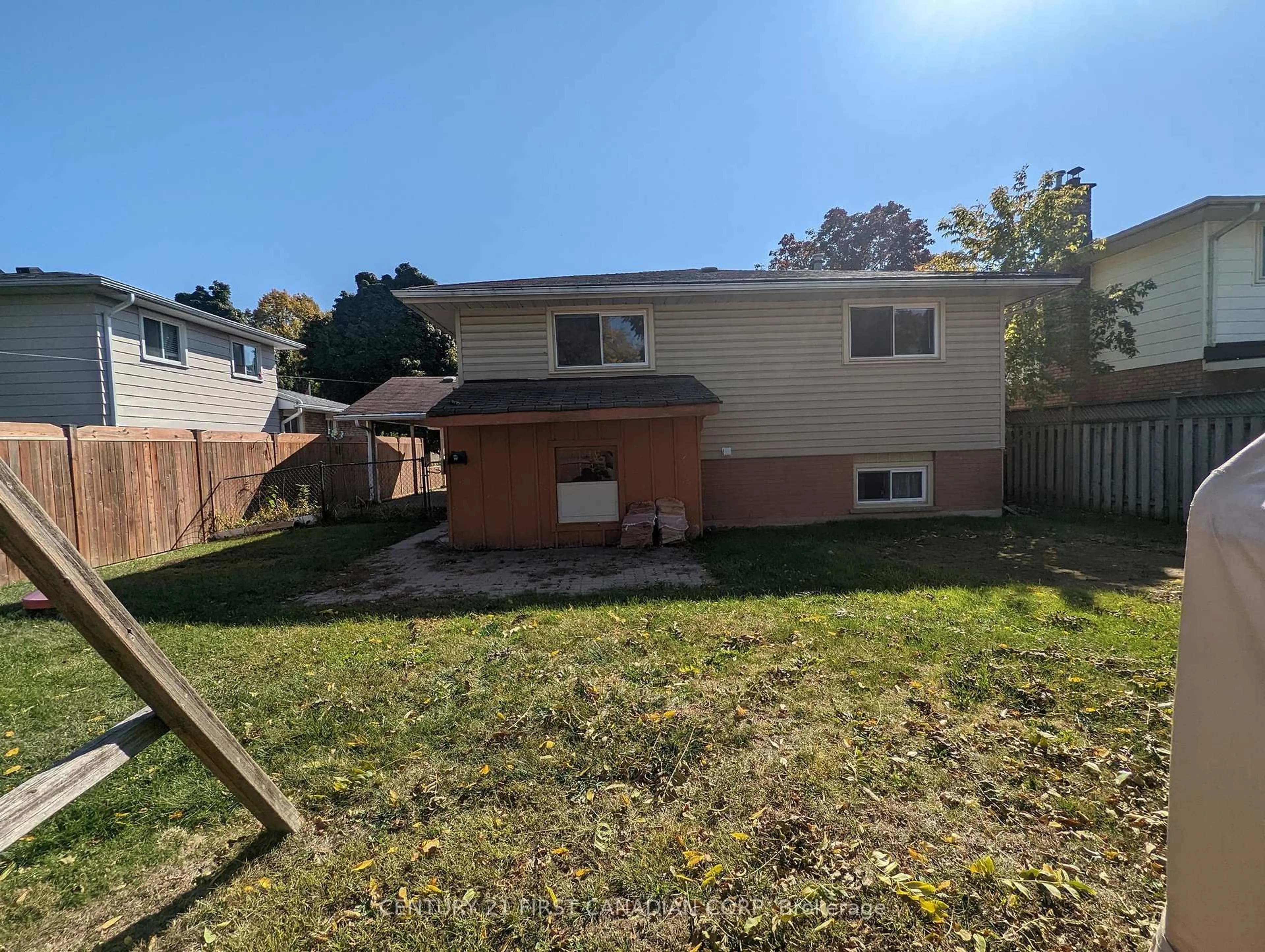 A pic from outside/outdoor area/front of a property/back of a property/a pic from drone, street for 6 Spartan Dr, Brantford Ontario N3R 6C7