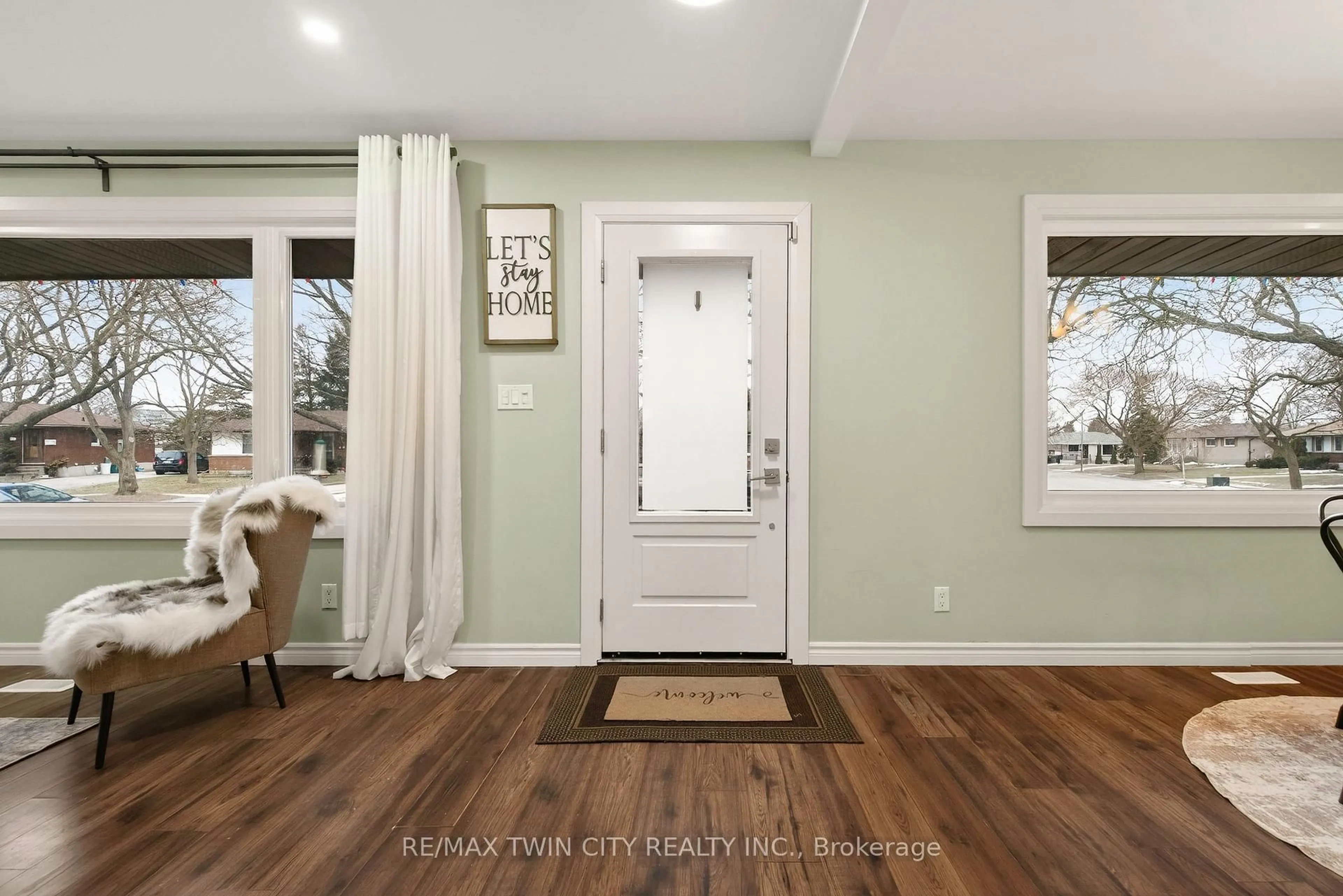 Indoor entryway for 43 Blueridge Cres, Brantford Ontario N3R 5E6