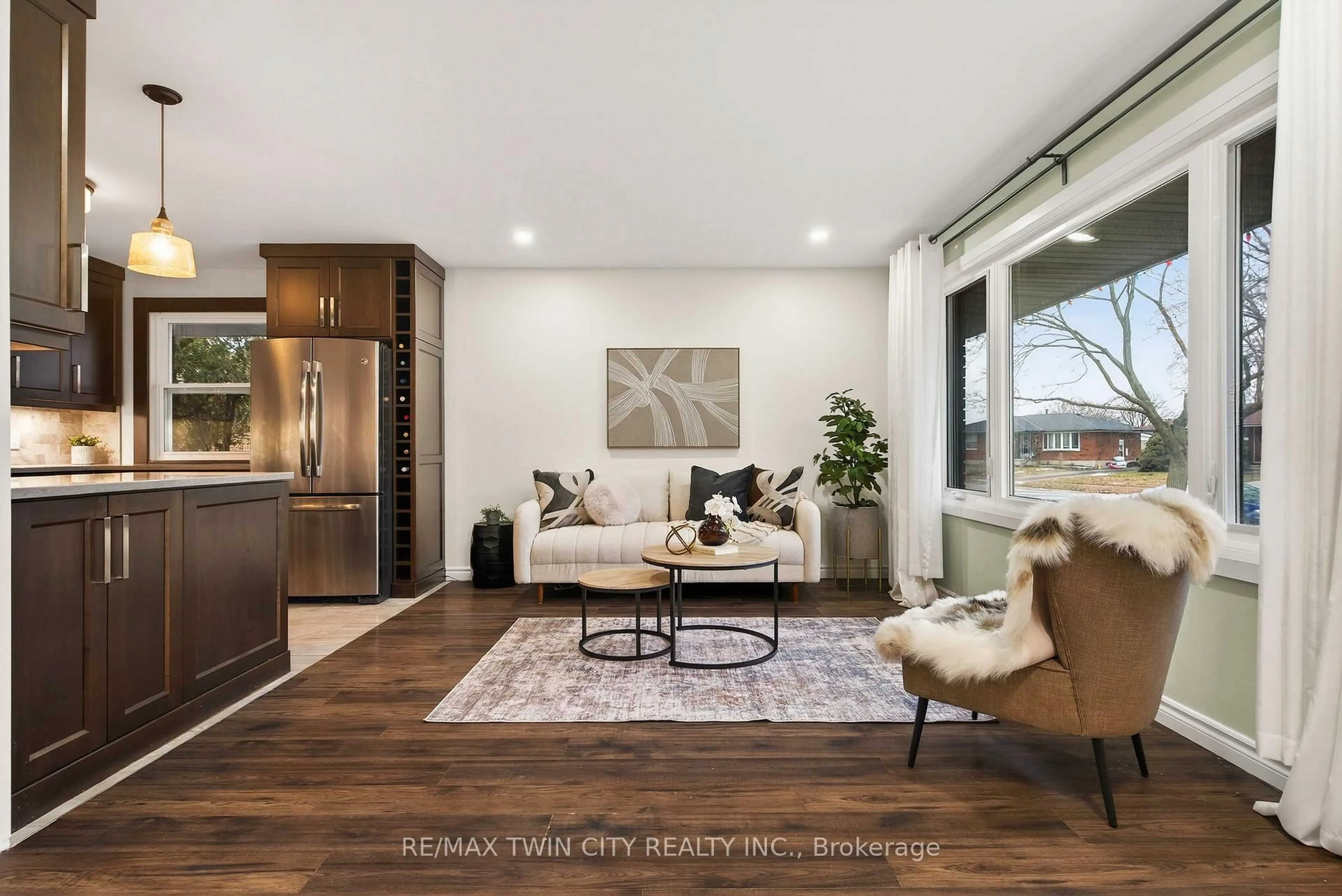 Living room with furniture, unknown for 43 Blueridge Cres, Brantford Ontario N3R 5E6