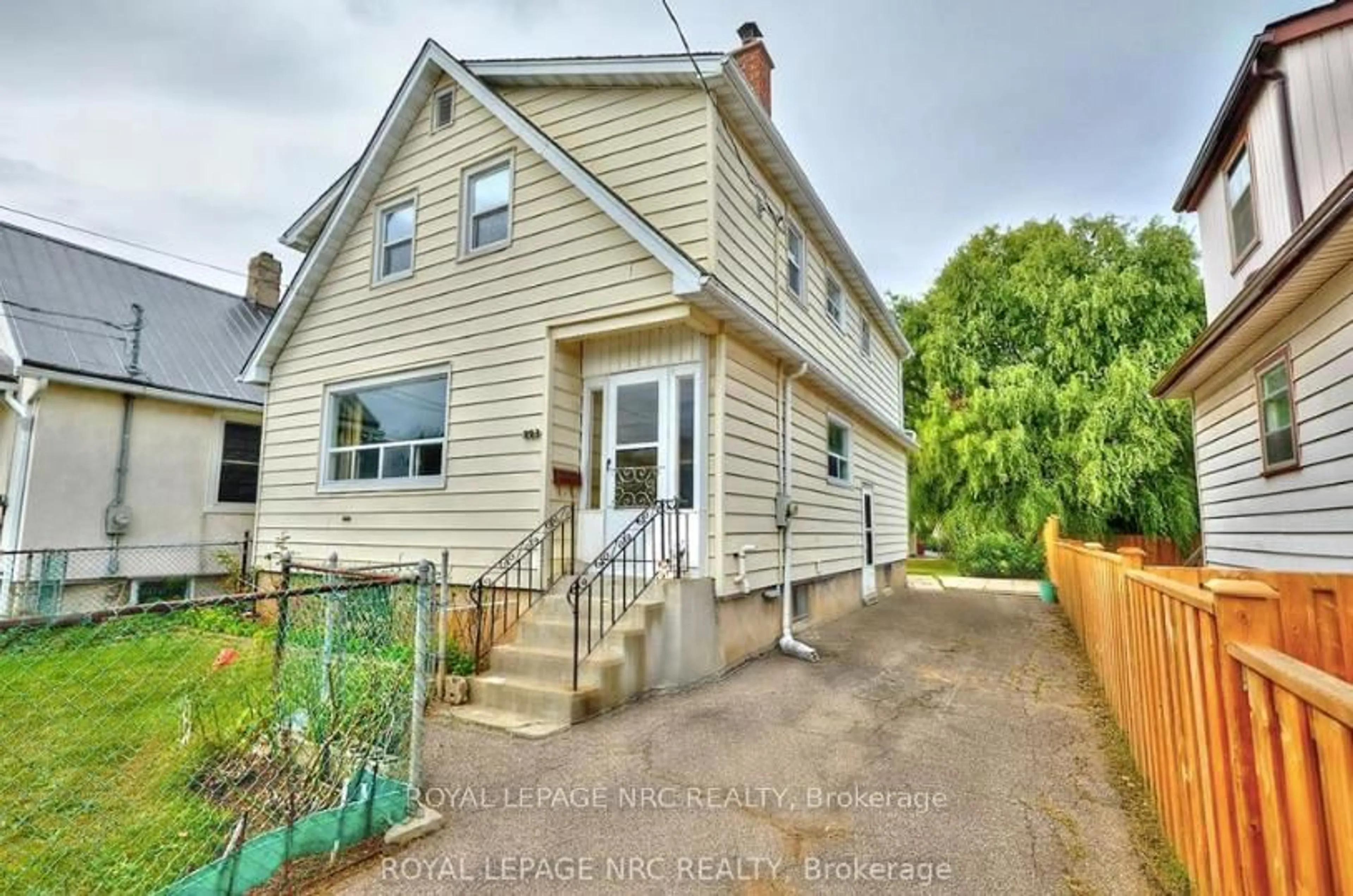 Unknown for 223 Niagara St, St. Catharines Ontario L2M 4V3