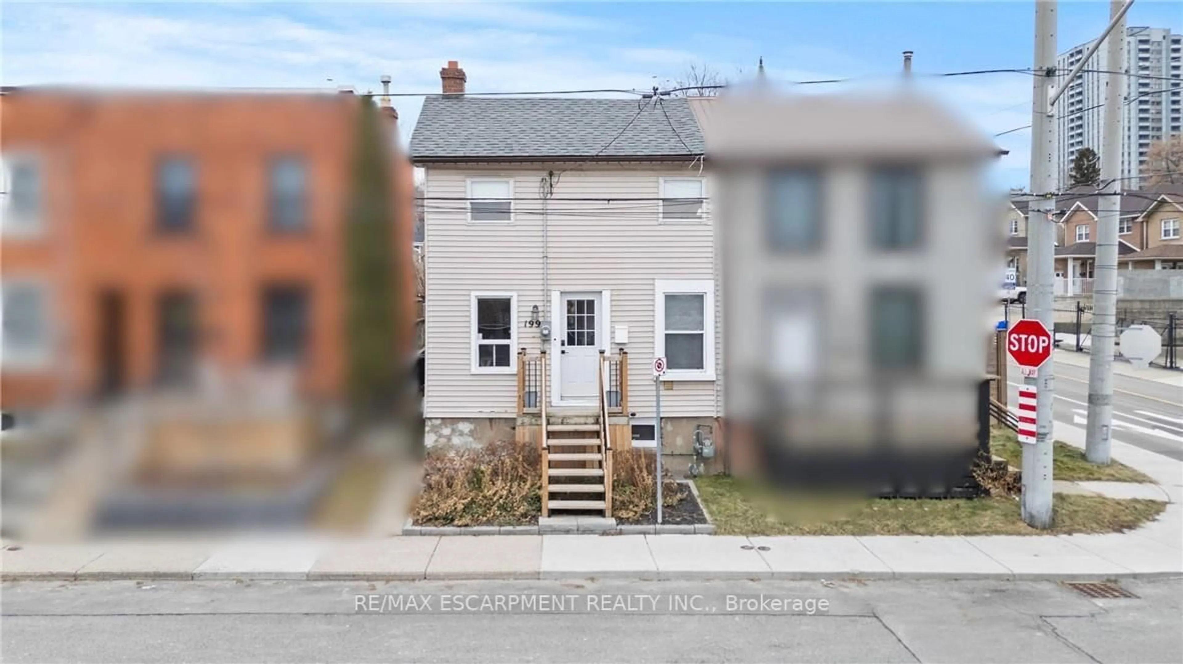 Home with brick exterior material, street for 199 BARTON St, Hamilton Ontario L8R 2H3