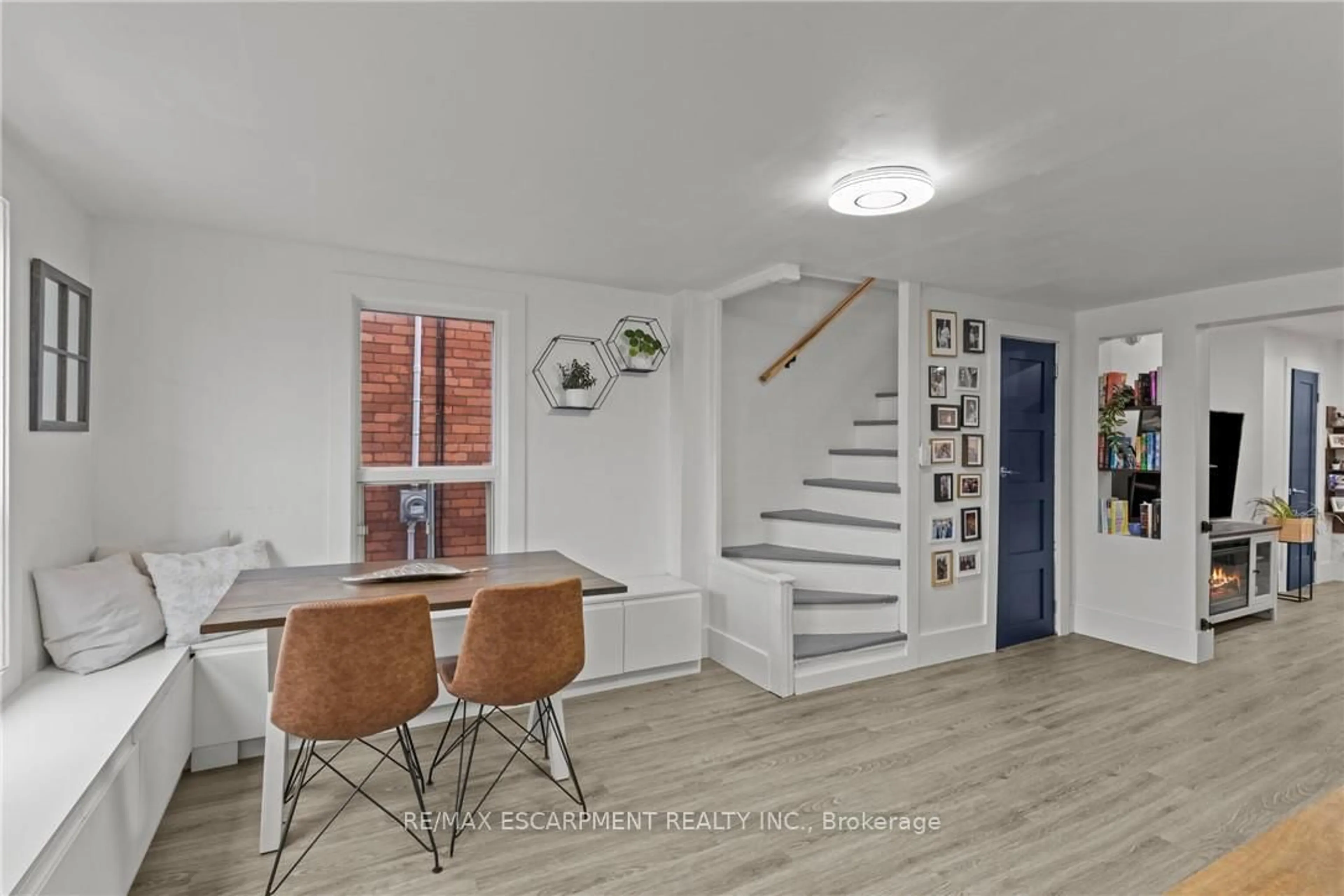 Unknown for 199 BARTON St, Hamilton Ontario L8R 2H3