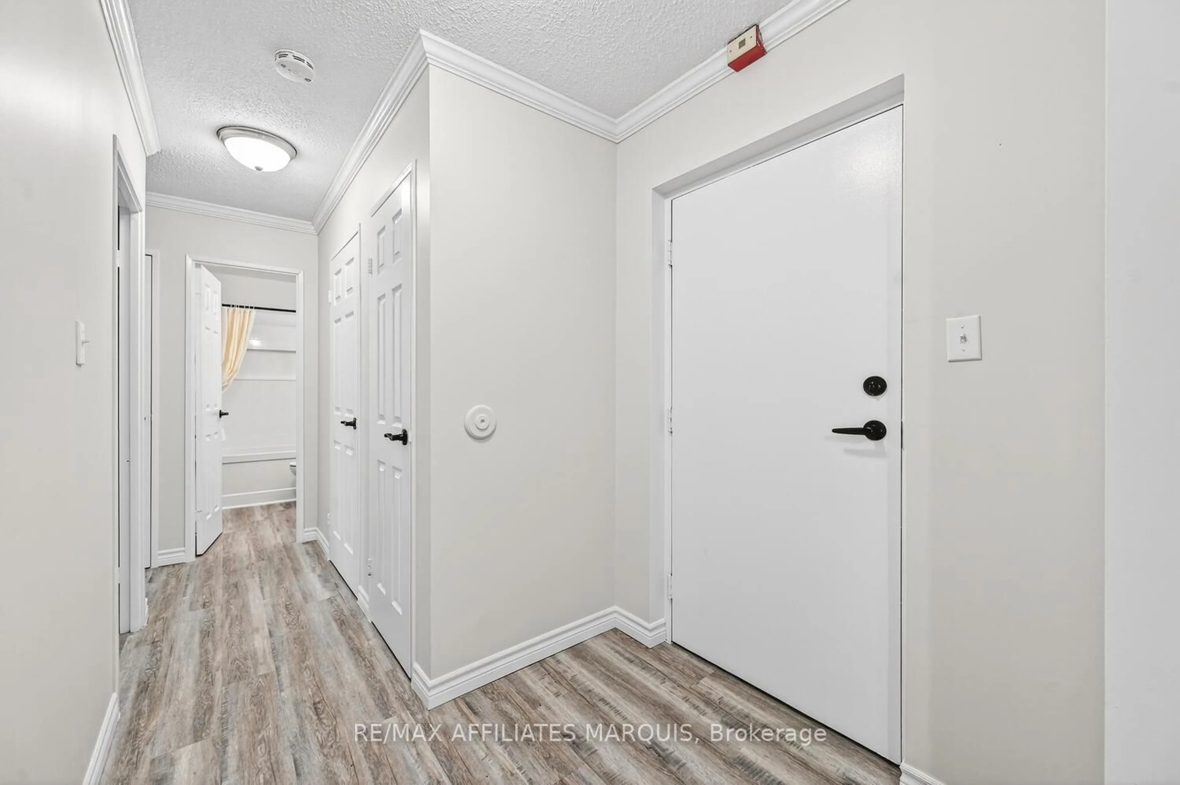 Indoor entryway for 41 Sunset Blvd #204, Perth Ontario K7H 3H8