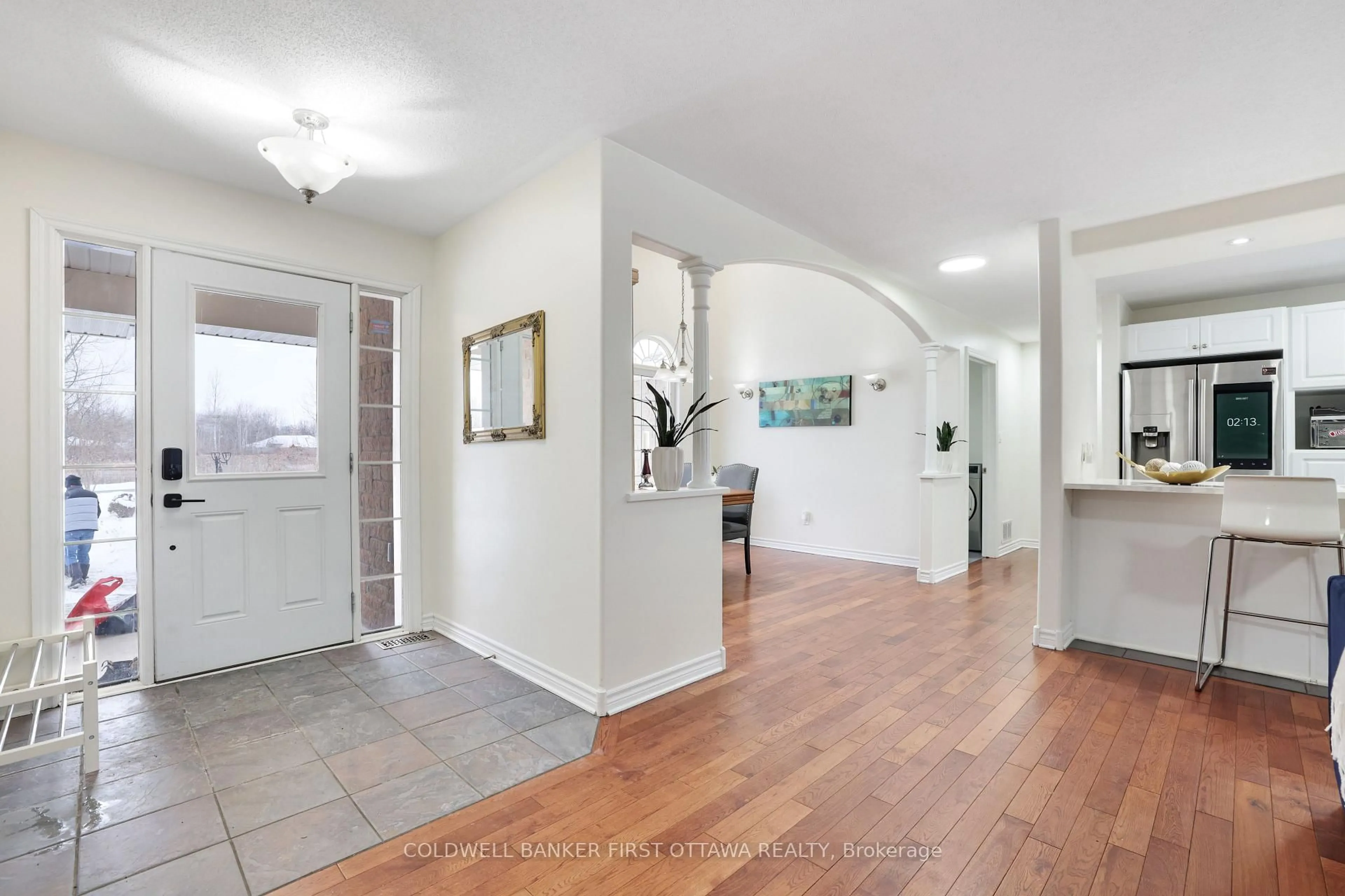 Indoor entryway for 11 Rideau Crossing Cres, North Grenville Ontario K0G 1K0