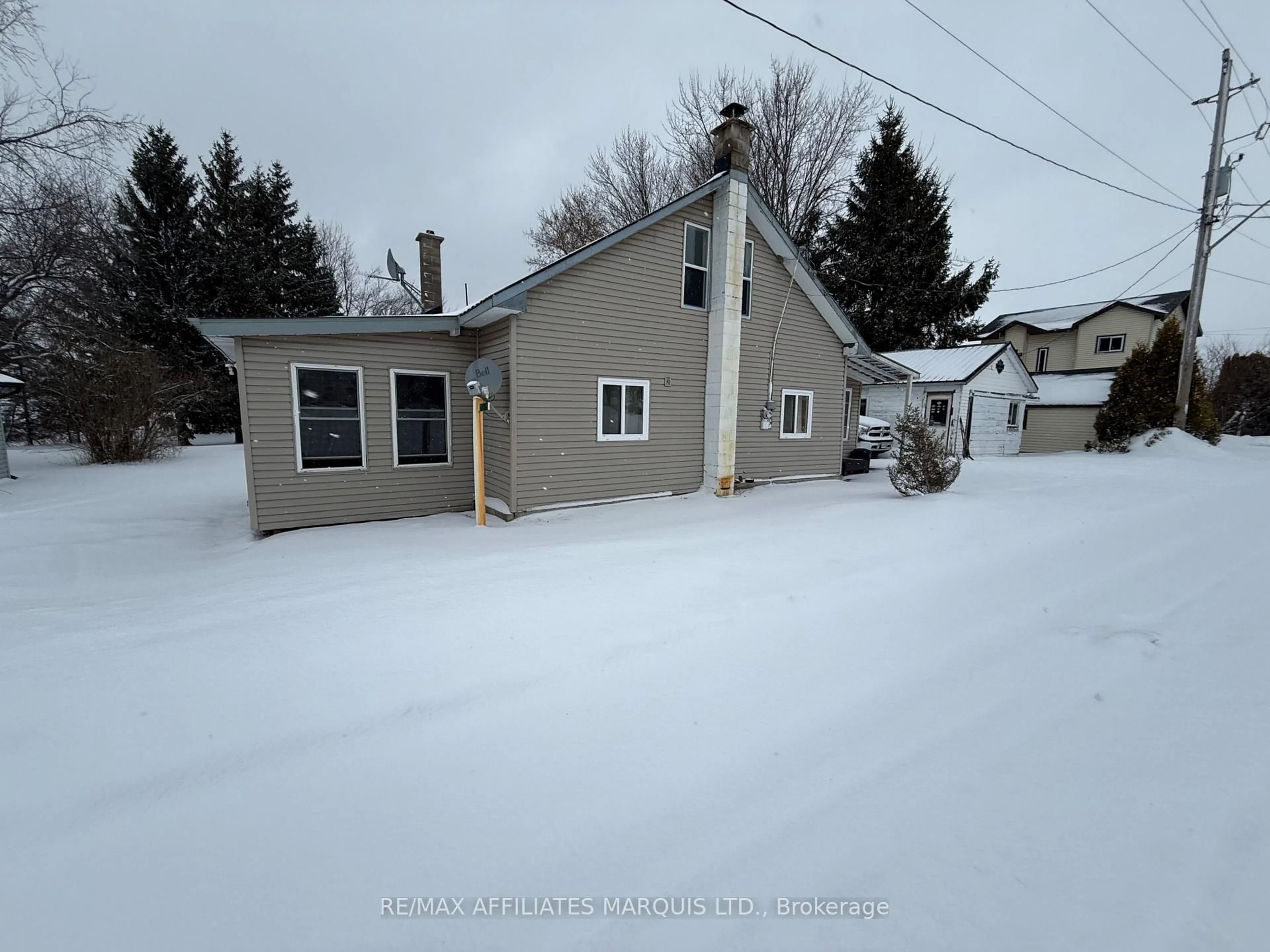 A pic from outside/outdoor area/front of a property/back of a property/a pic from drone, street for 16395 Centennial Dr, North Stormont Ontario K0C 1C0