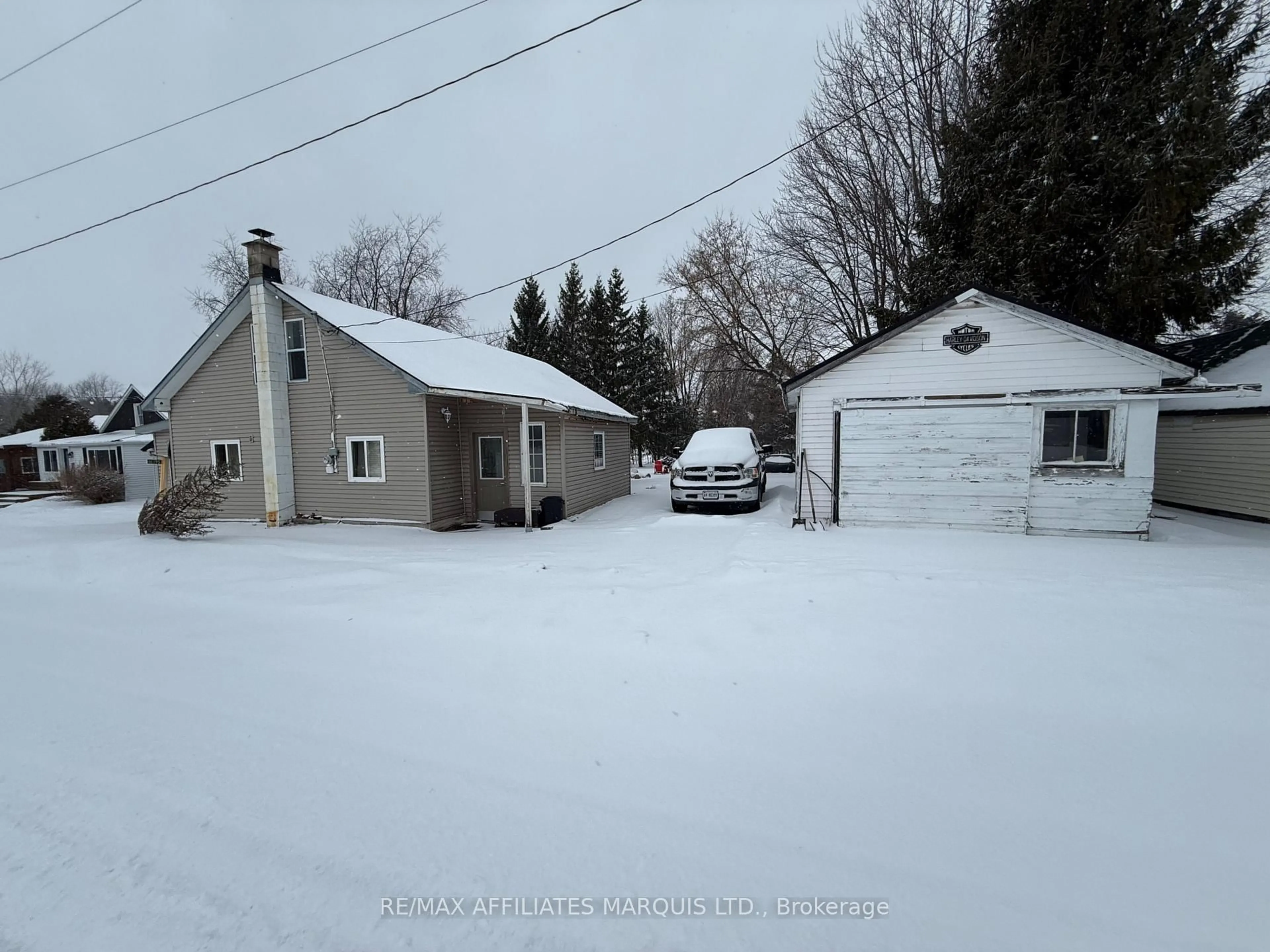 A pic from outside/outdoor area/front of a property/back of a property/a pic from drone, street for 16395 Centennial Dr, North Stormont Ontario K0C 1C0