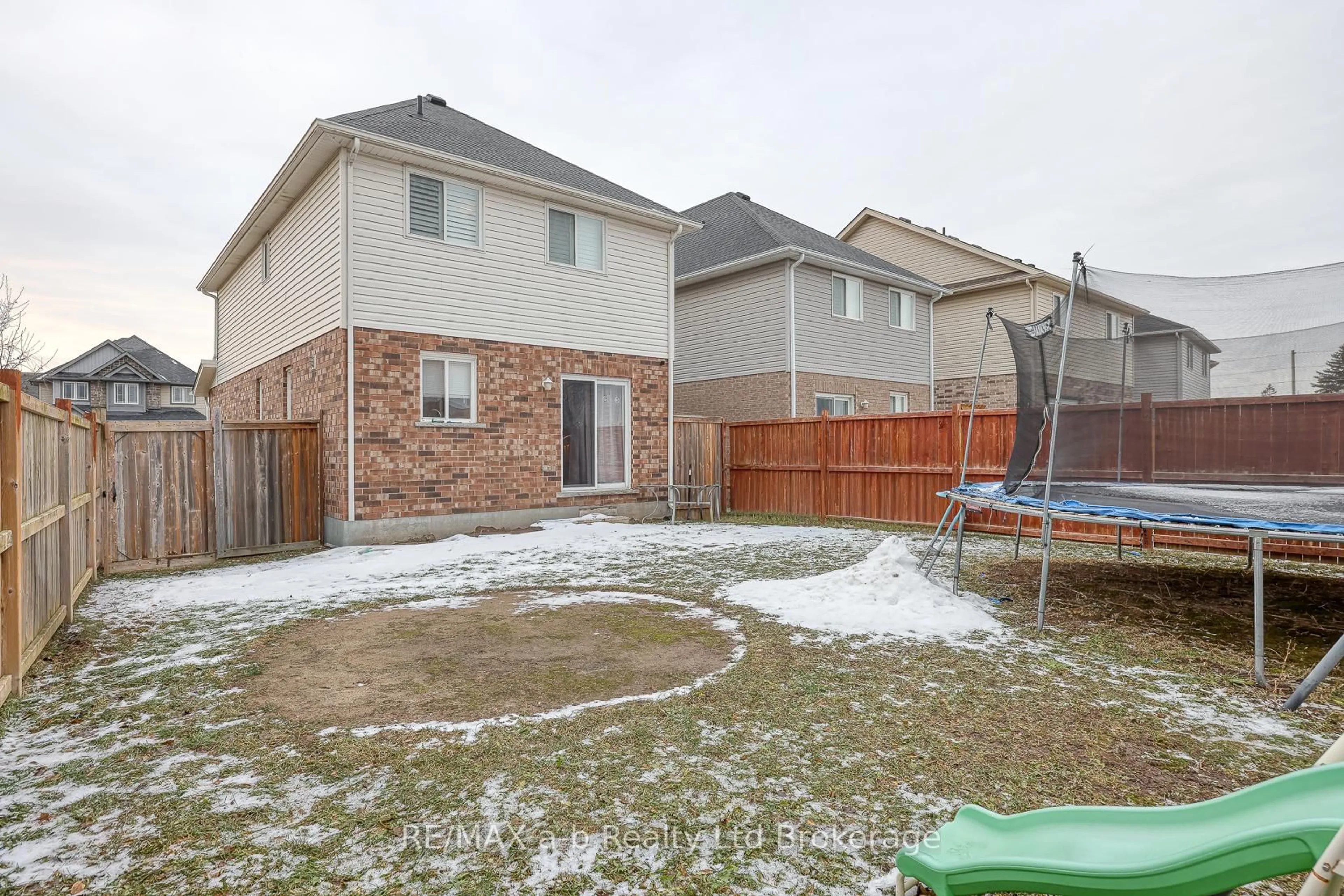 Patio, street for 1160 Caen Ave, Woodstock Ontario N4T 0G3