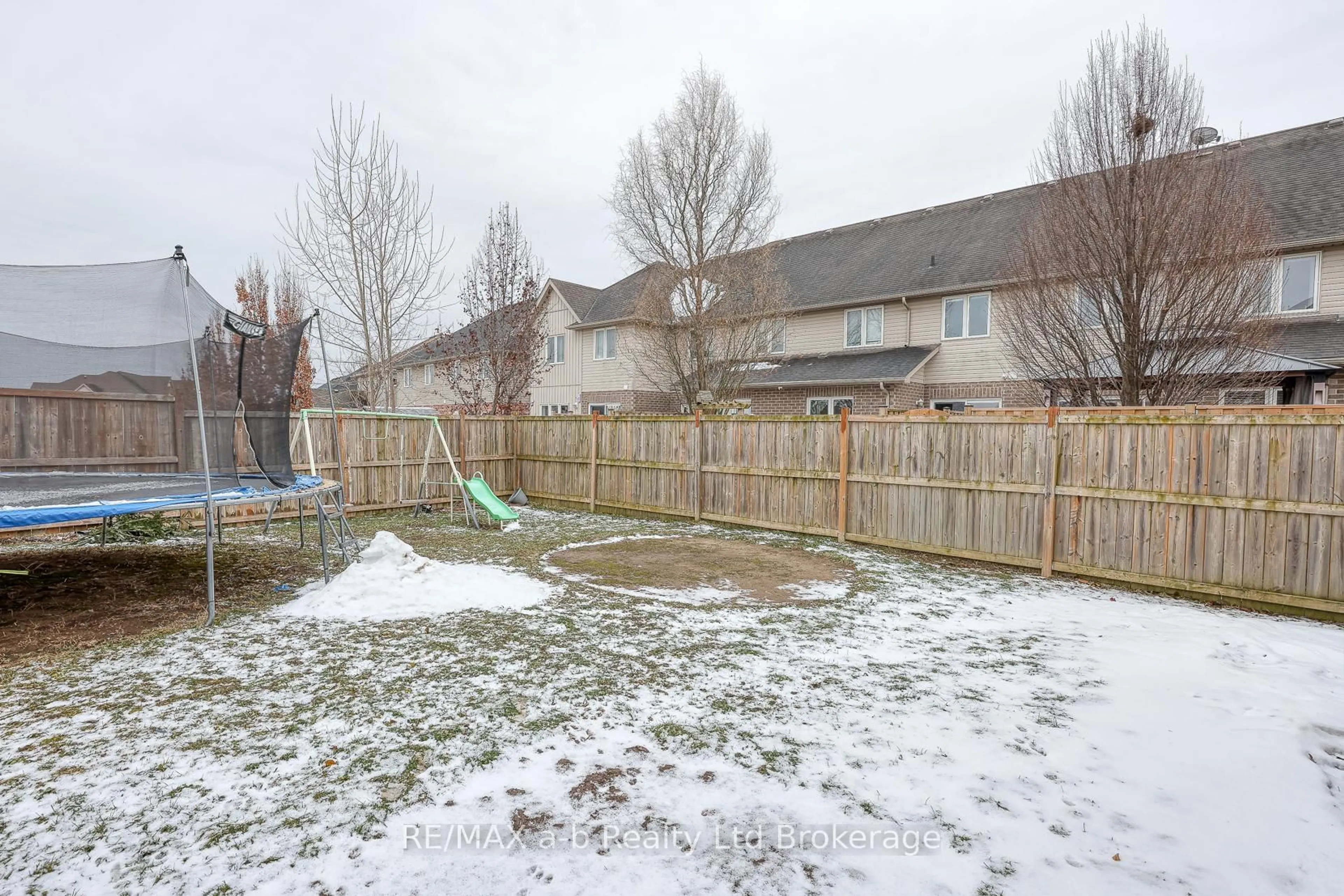 Patio, unknown for 1160 Caen Ave, Woodstock Ontario N4T 0G3