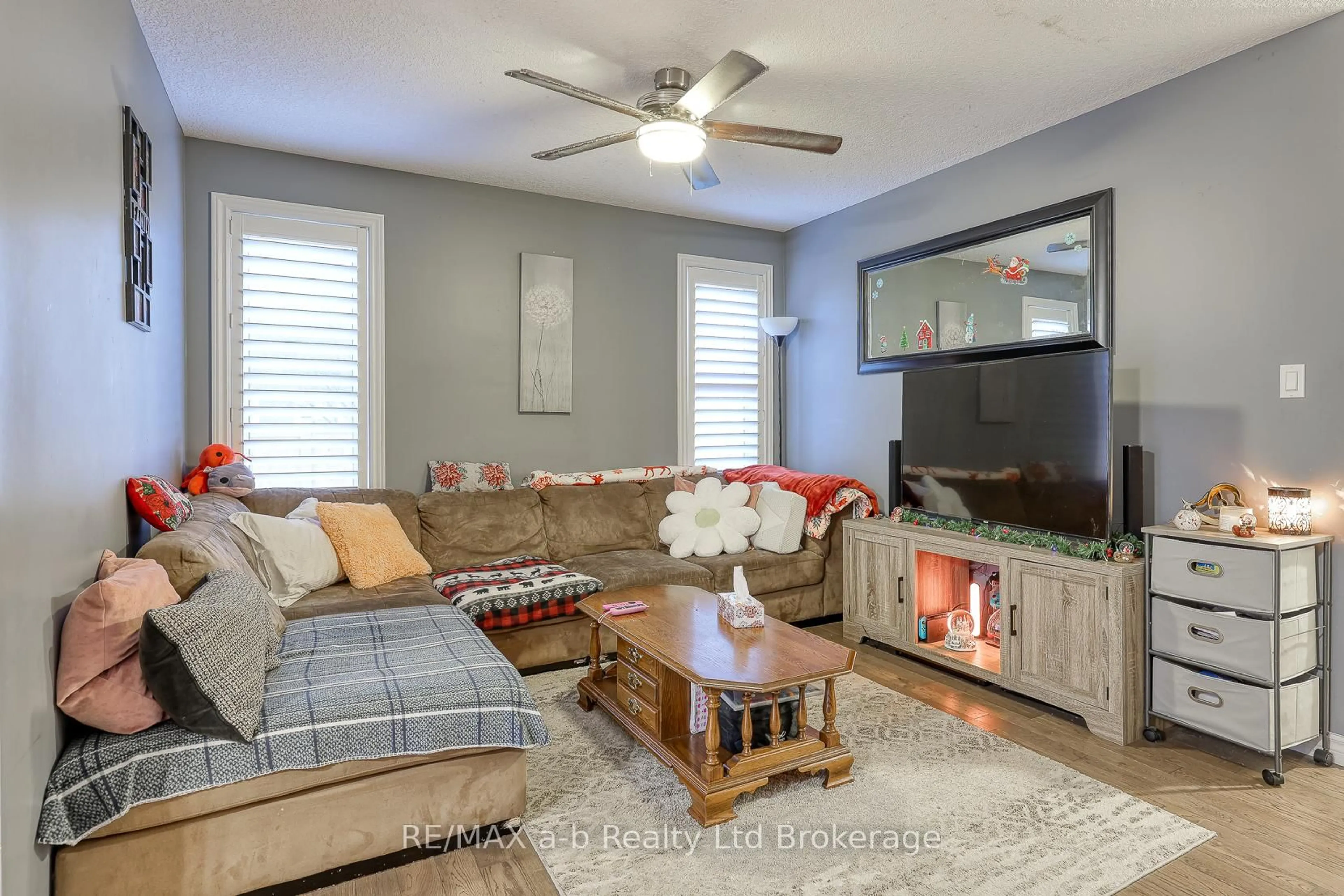 Living room with furniture, unknown for 1160 Caen Ave, Woodstock Ontario N4T 0G3