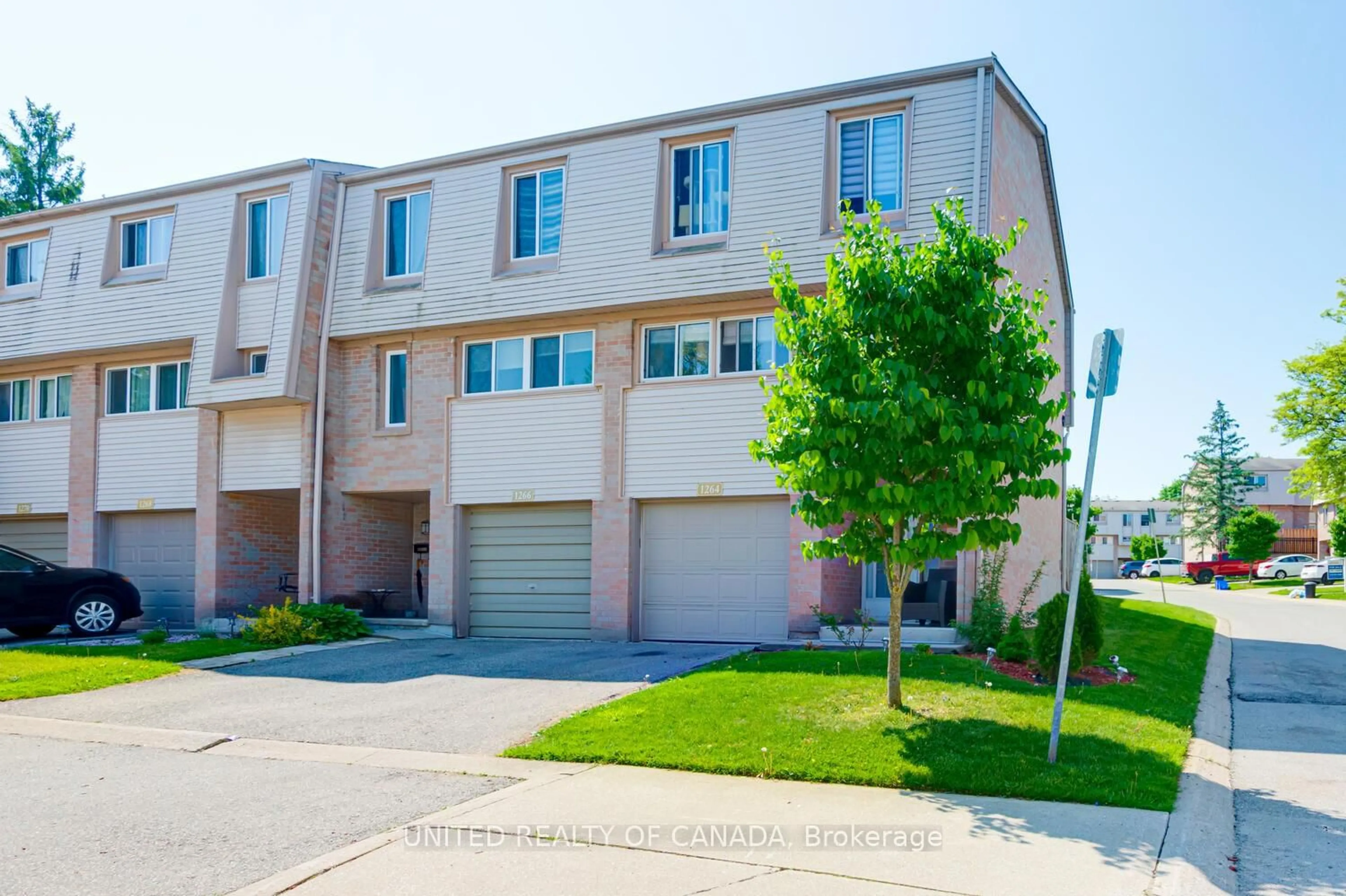 A pic from outside/outdoor area/front of a property/back of a property/a pic from drone, street for 1264 Limberlost Rd, London North Ontario N6G 3A5