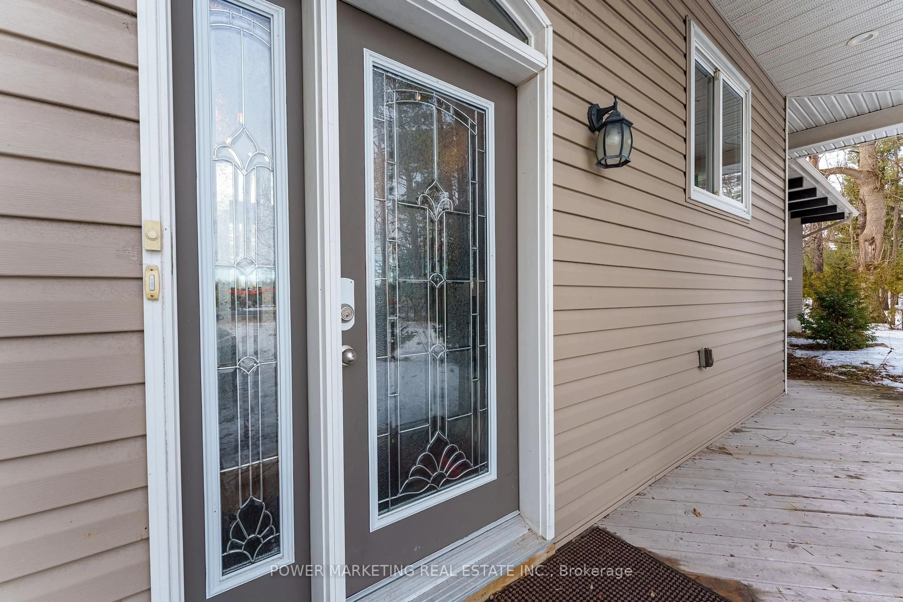 Indoor entryway for 6030 BANK St, Greely Ontario K4P 1N3