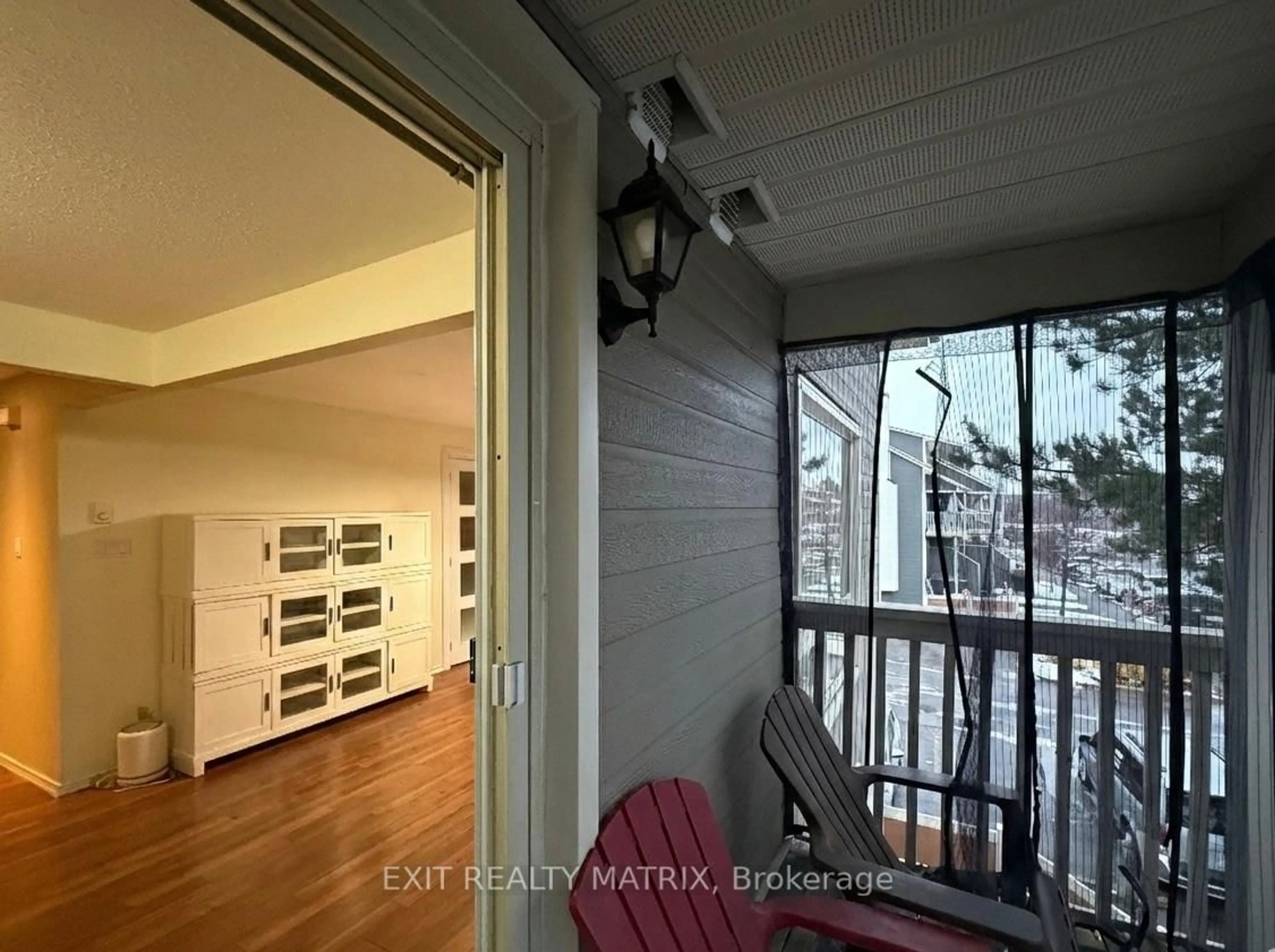Indoor entryway for 762 St. Andre Dr #5B, Ottawa Ontario K1C 4S7