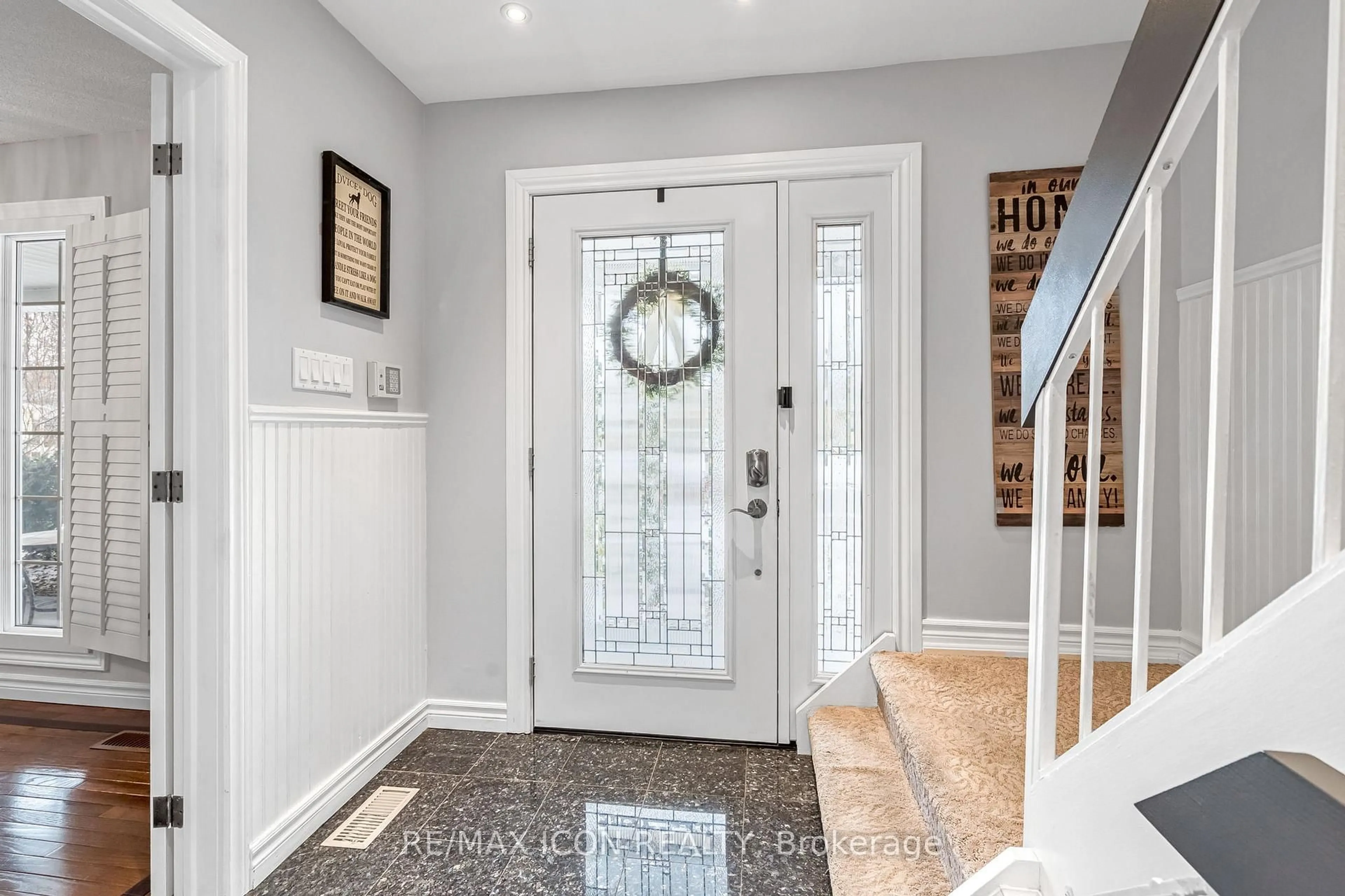 Indoor entryway for 151 Brixham Cres, London South Ontario N6K 1K9