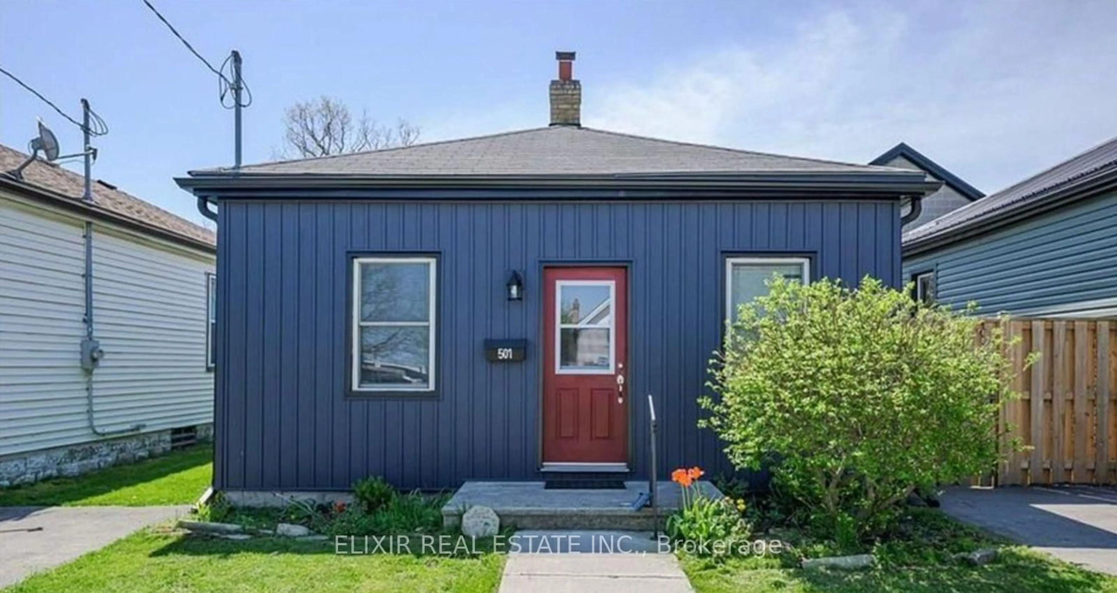 Home with vinyl exterior material, street for 501 Simcoe St, London East Ontario N6B 1K3