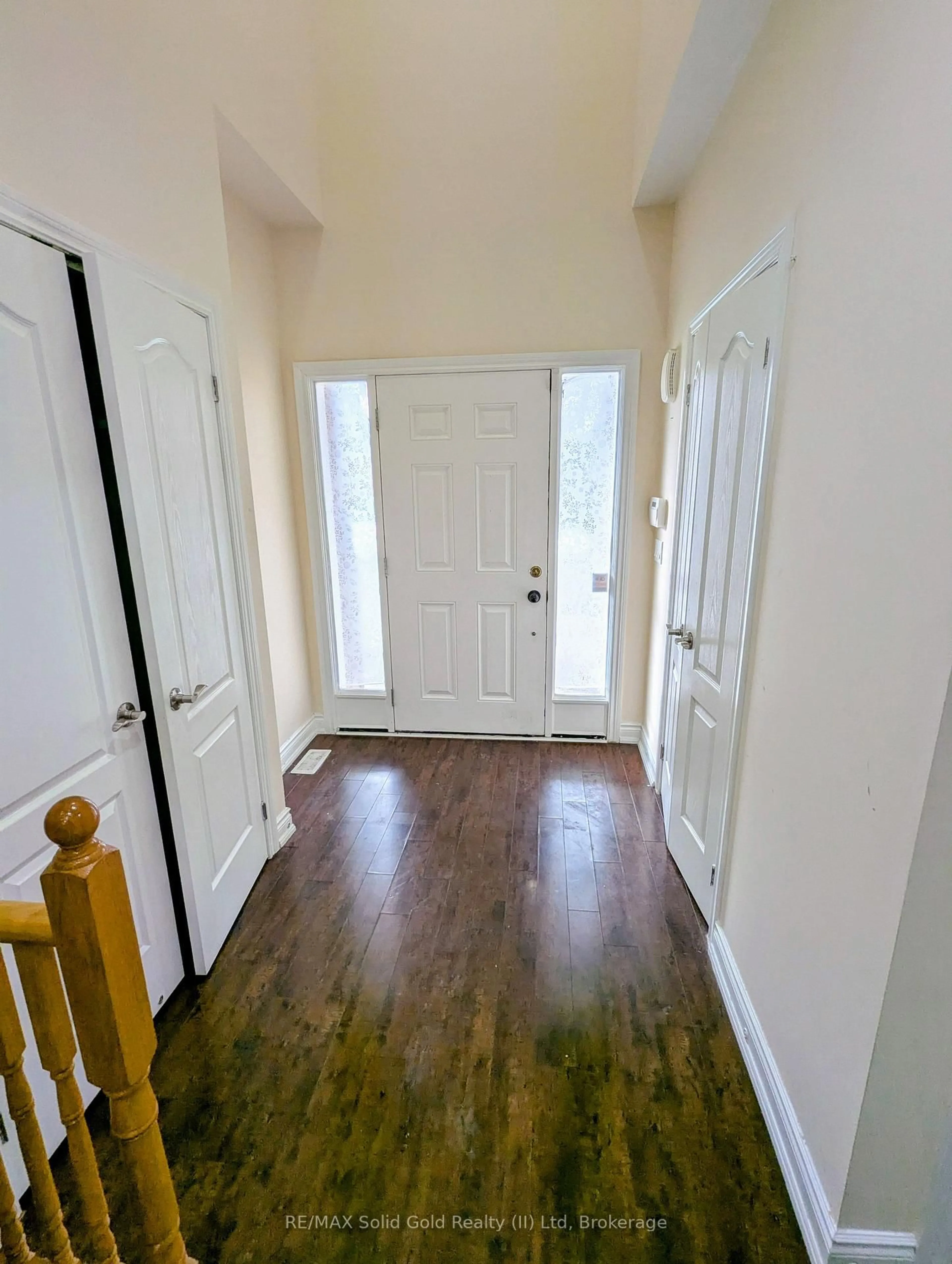 Indoor entryway for 200 kingfisher Dr #136, Mono Ontario L9Y 0B3