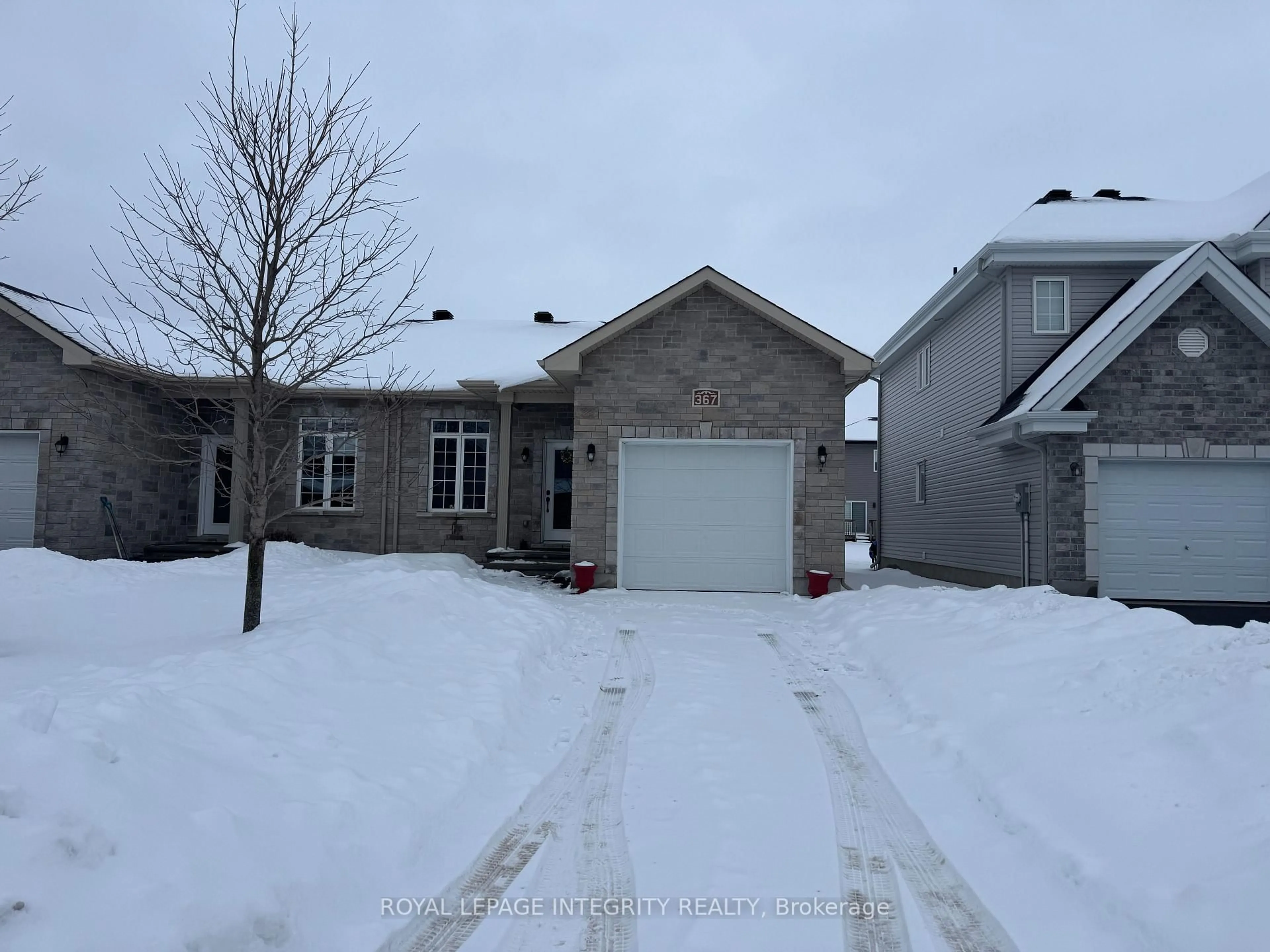A pic from outside/outdoor area/front of a property/back of a property/a pic from drone, street for 367 Trillium Circ, Alfred and Plantagenet Ontario K0A 3K0