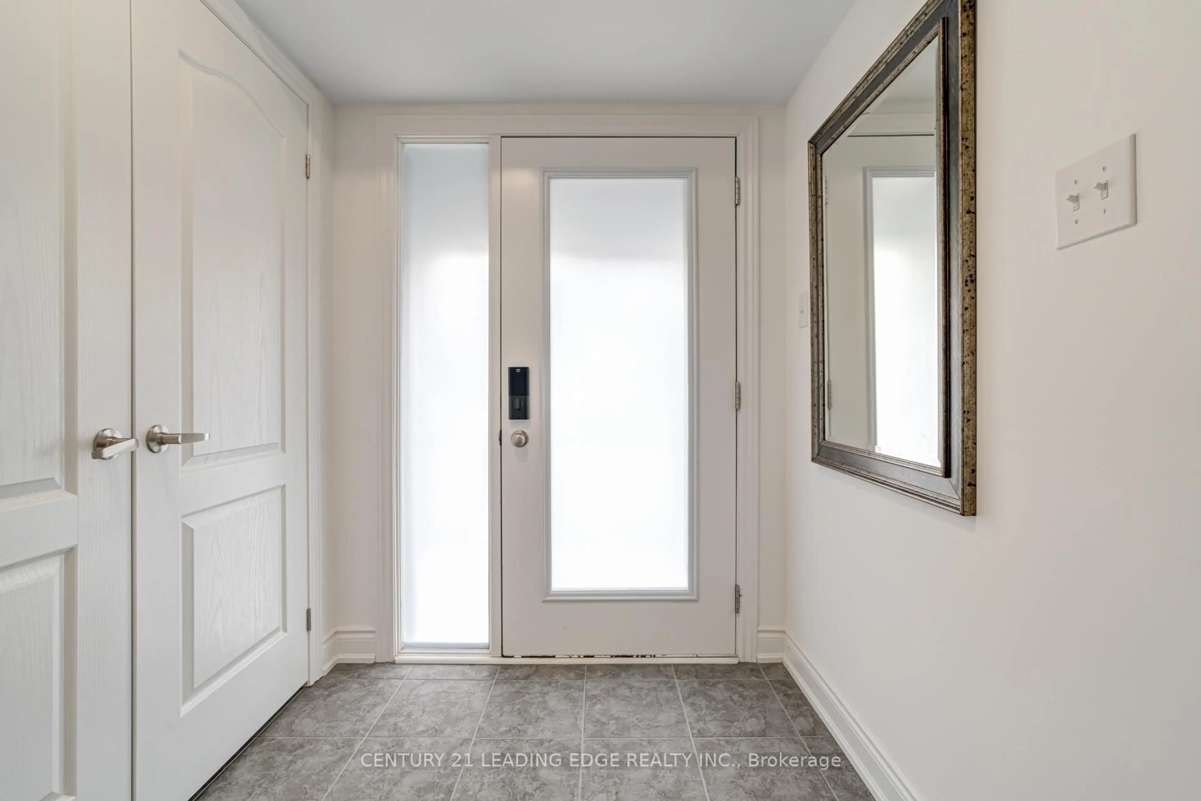 Indoor entryway for 105 Marina Village Dr, Georgian Bay Ontario L0K 1S0