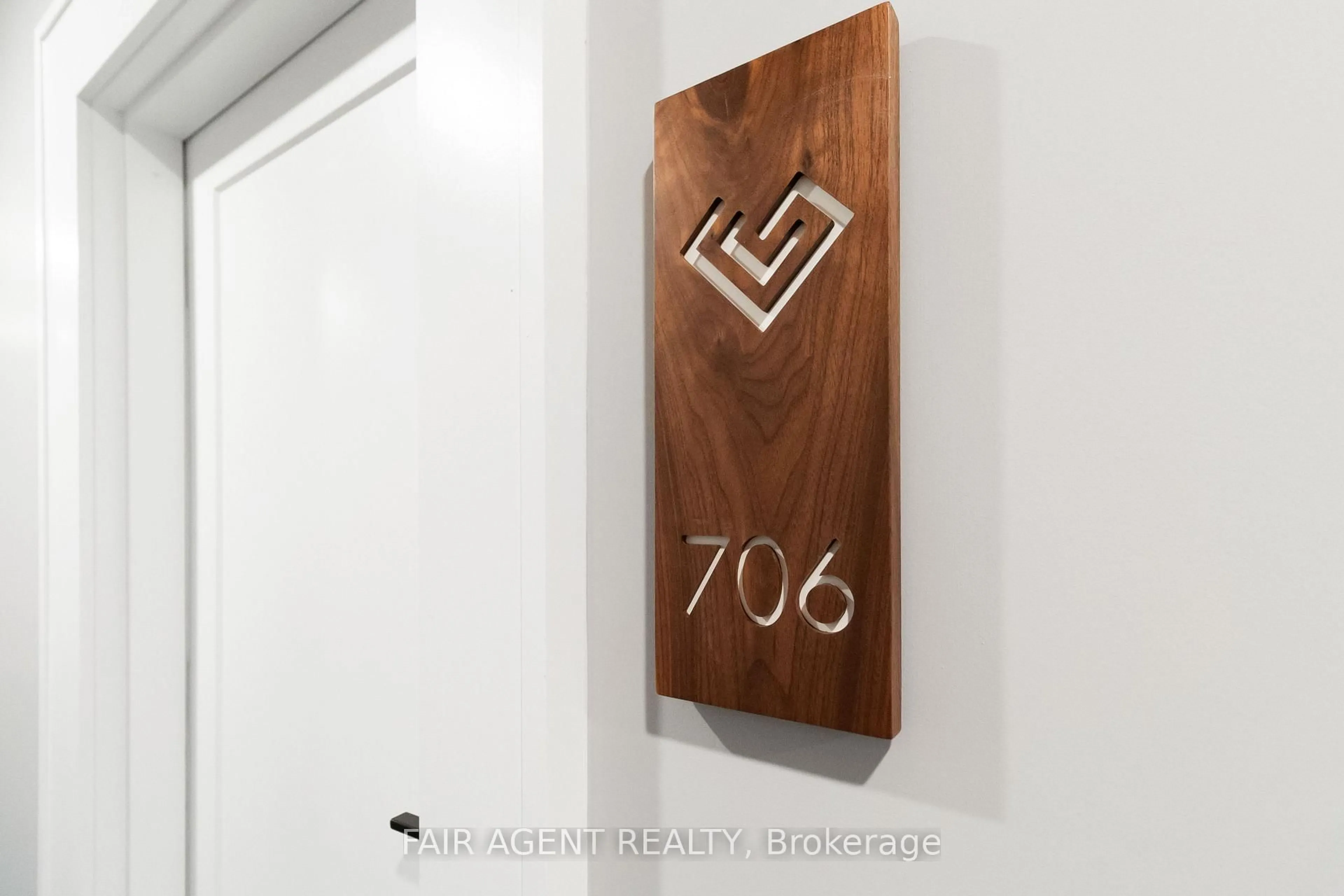 Indoor entryway for 1880 Gordon St #706, Guelph Ontario N1L 0P5