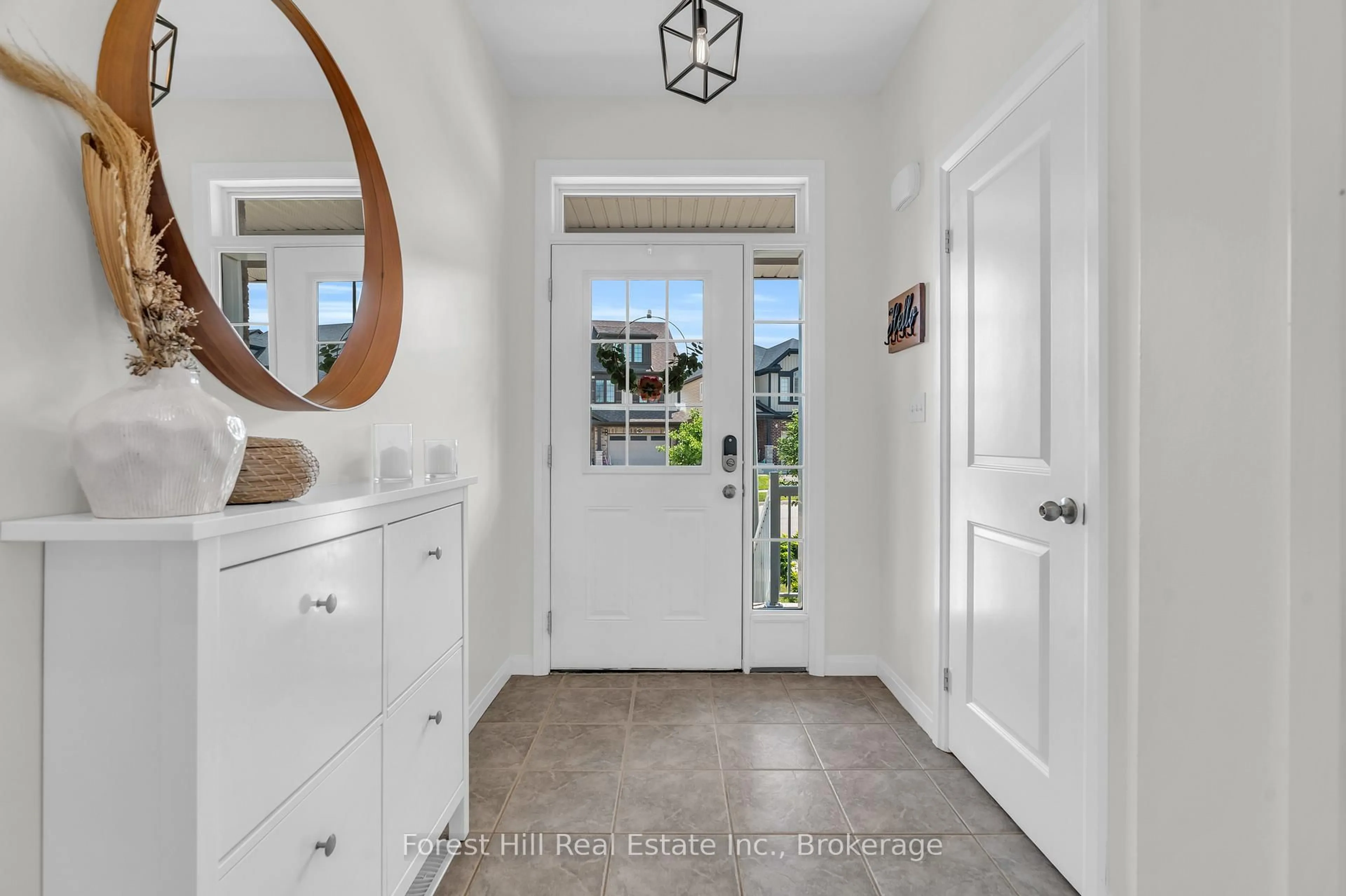 Indoor entryway for 290 Ginseng St, Waterloo Ontario N2V 0B3