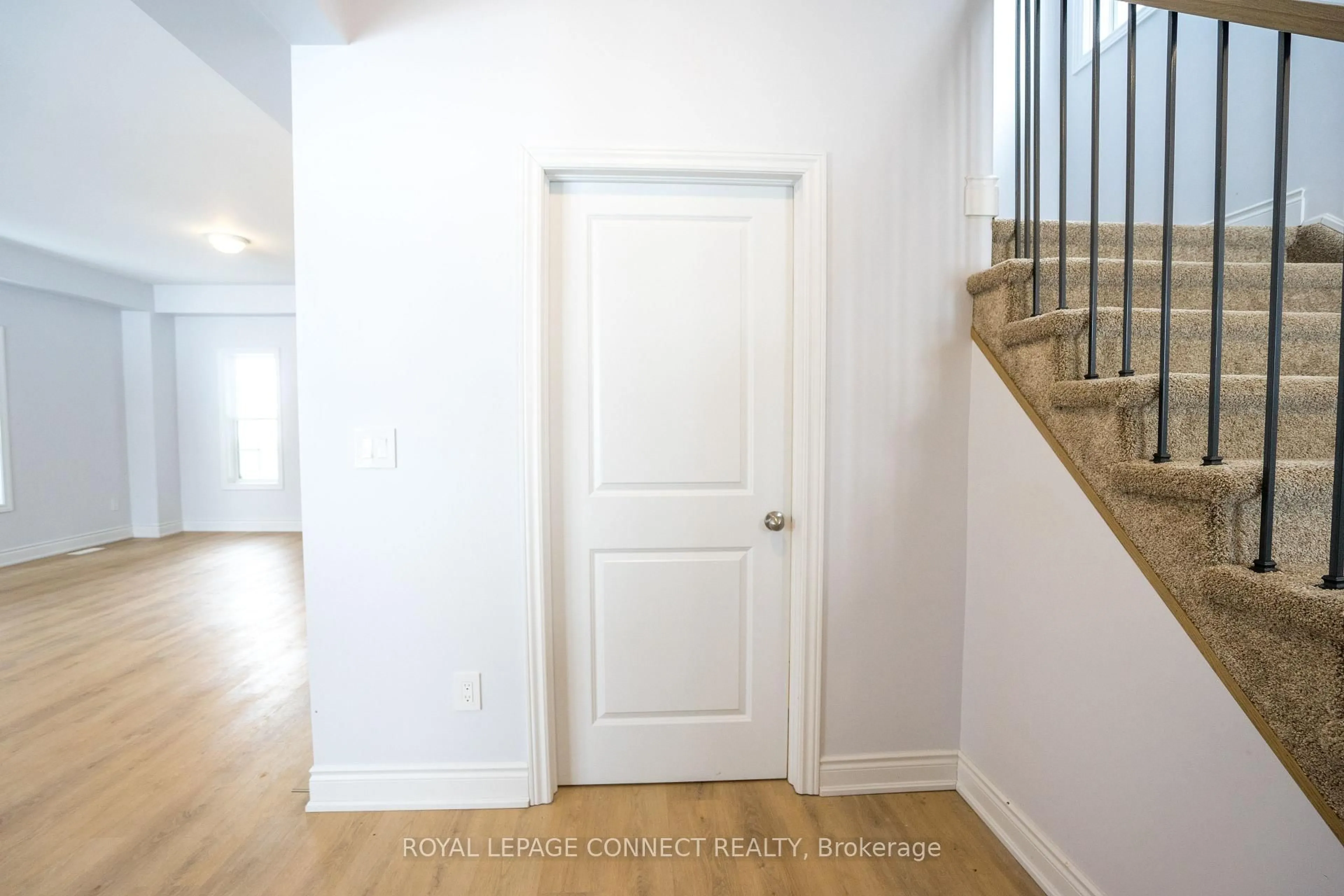 Indoor entryway for 941 John Fairhurst Blvd, Cobourg Ontario K9A 1L9