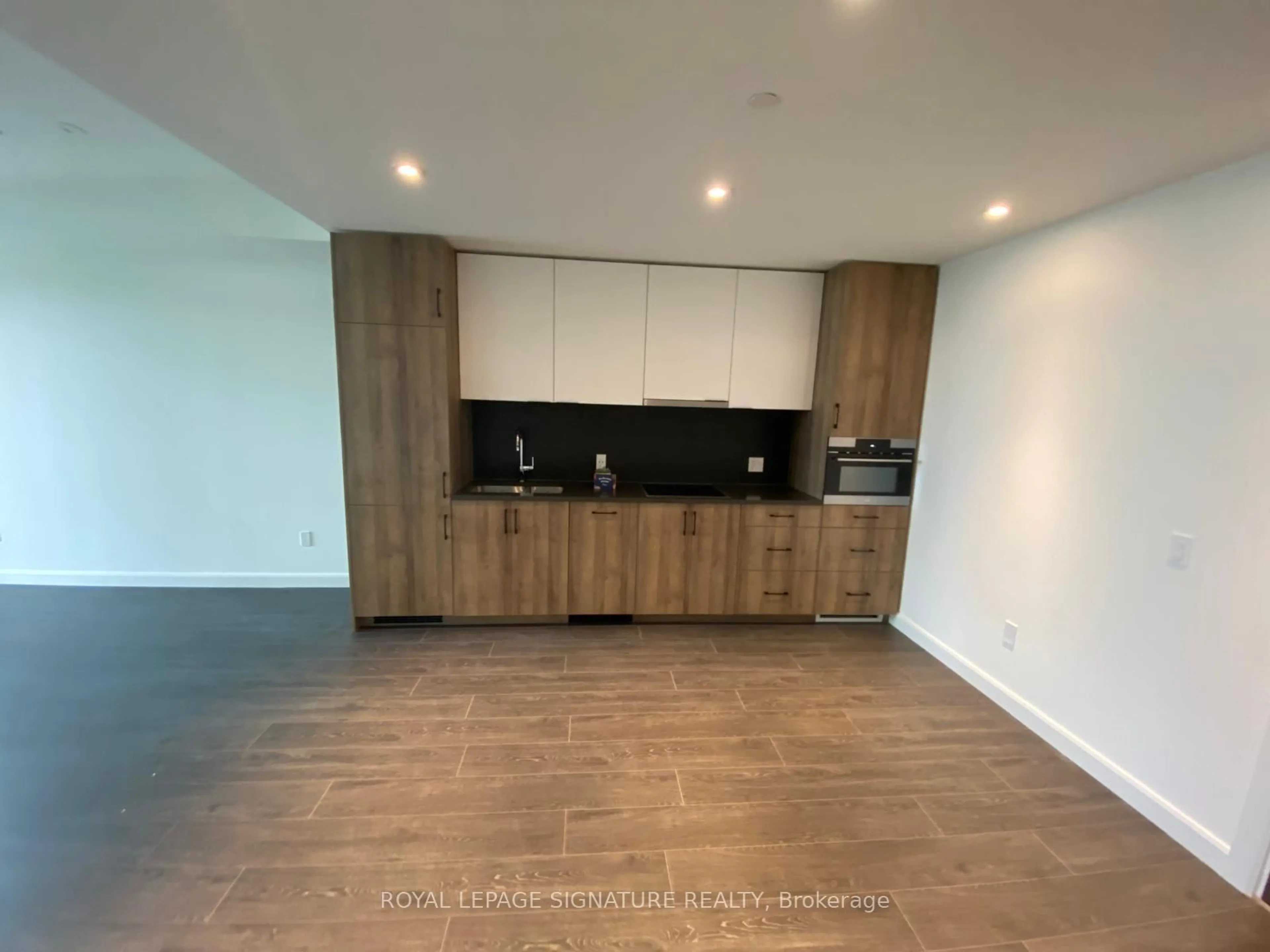 Unknown for 741 KING St #806, Kitchener Ontario N2G 1E5