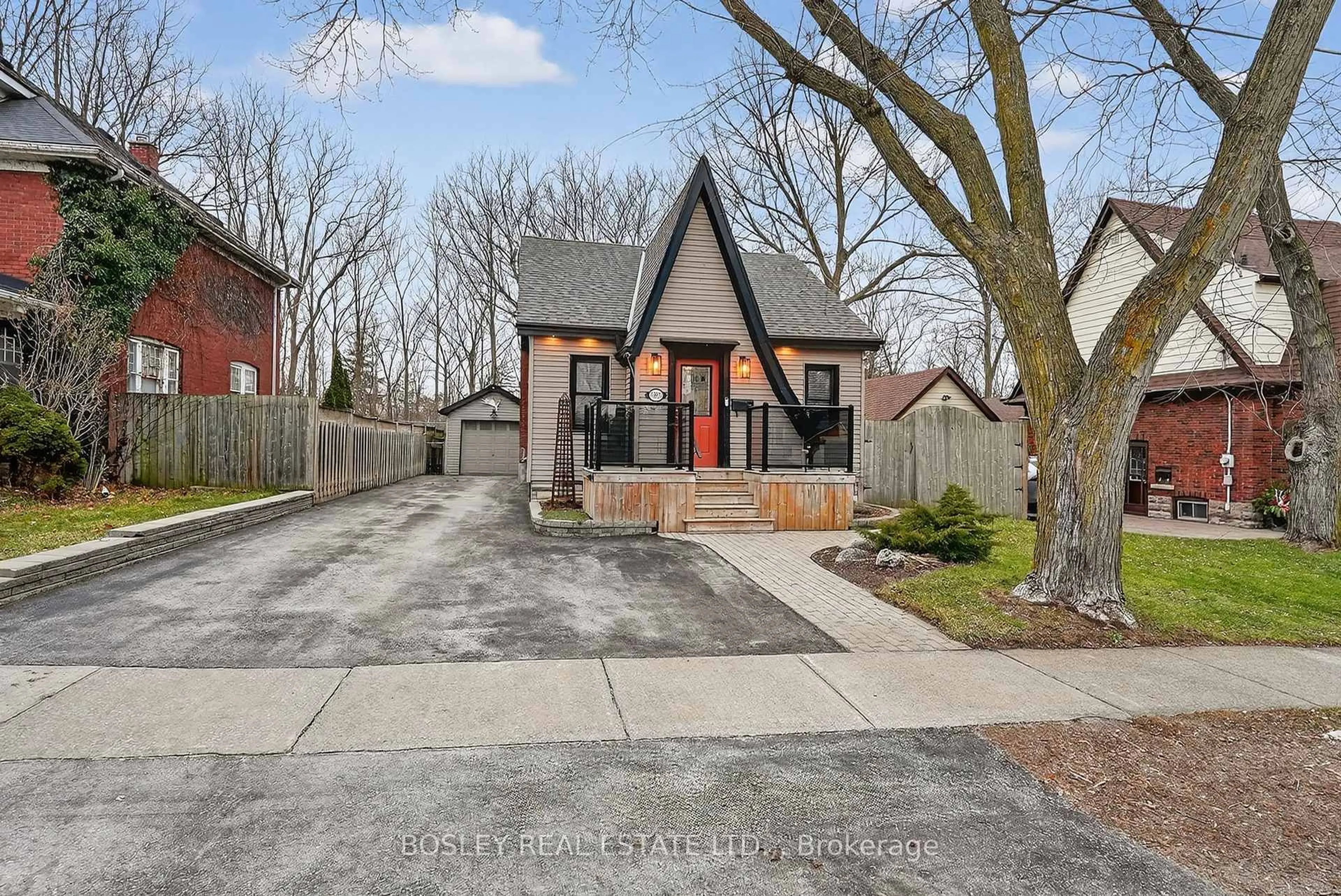 Home with brick exterior material, street for 5805 Brookfield Ave, Niagara Falls Ontario L2G 5P9