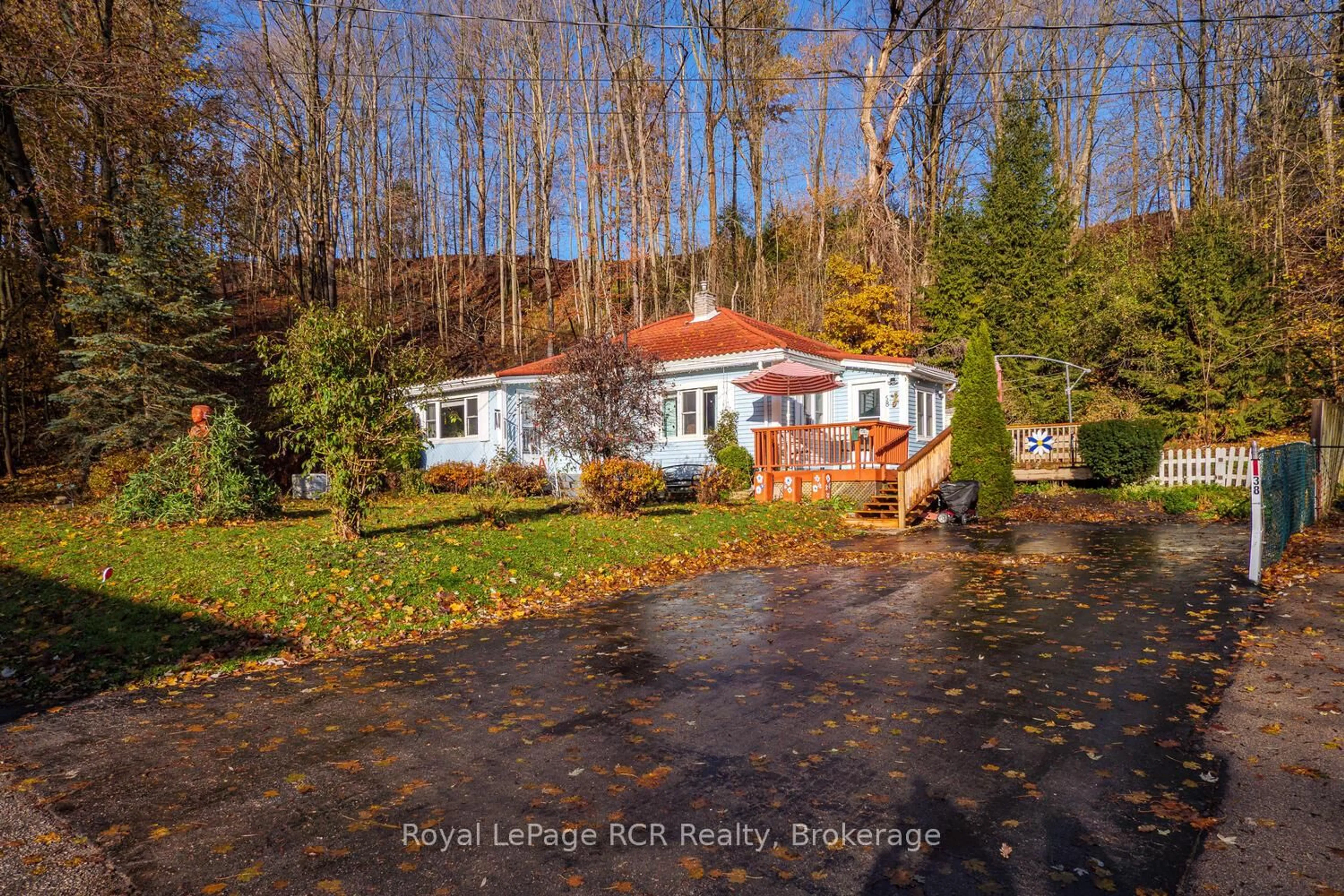 A pic from outside/outdoor area/front of a property/back of a property/a pic from drone, street for 58 2nd St, Owen Sound Ontario N4K 0B4