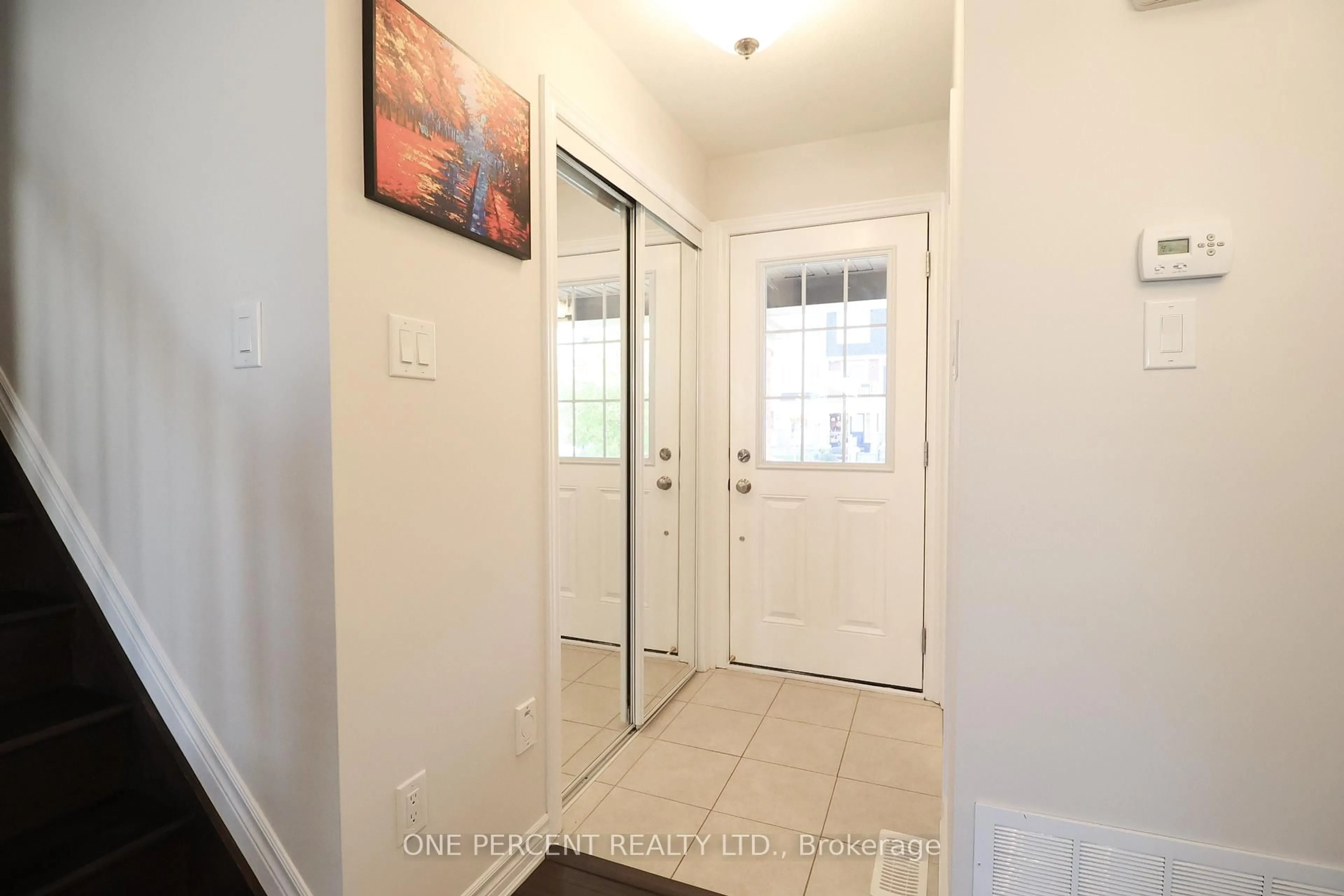 Indoor entryway for 901 Fameflower St, Ottawa Ontario K2J 6H3