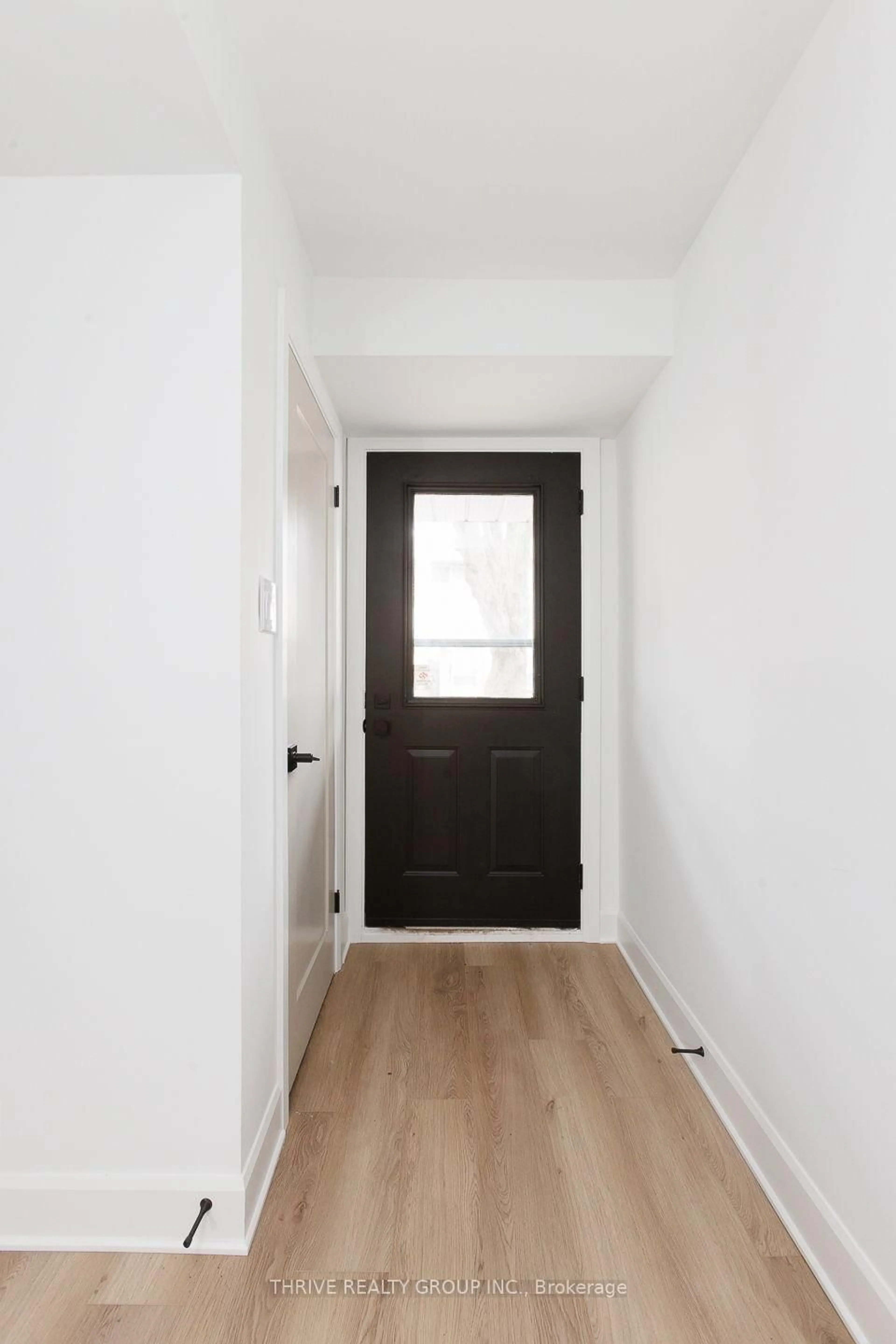 Indoor entryway for 35 WATERMAN Ave #73, London South Ontario N6C 5T7