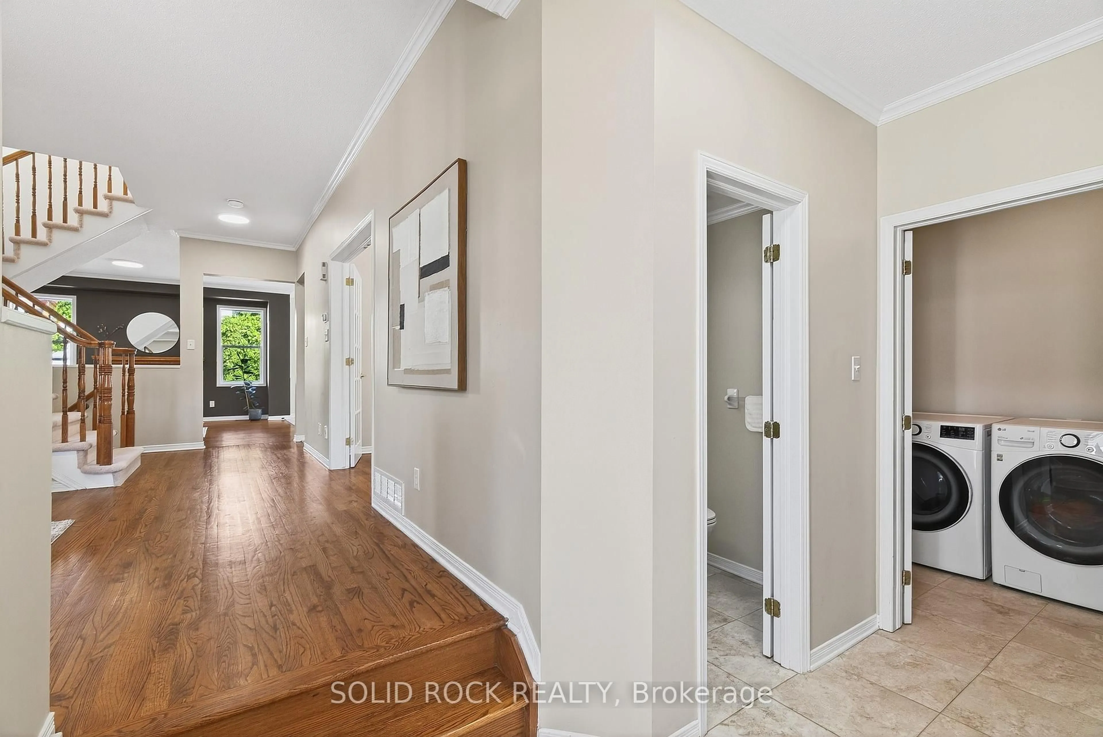 Indoor entryway for 50 Insmill Cres, Ottawa Ontario K2T 1G4