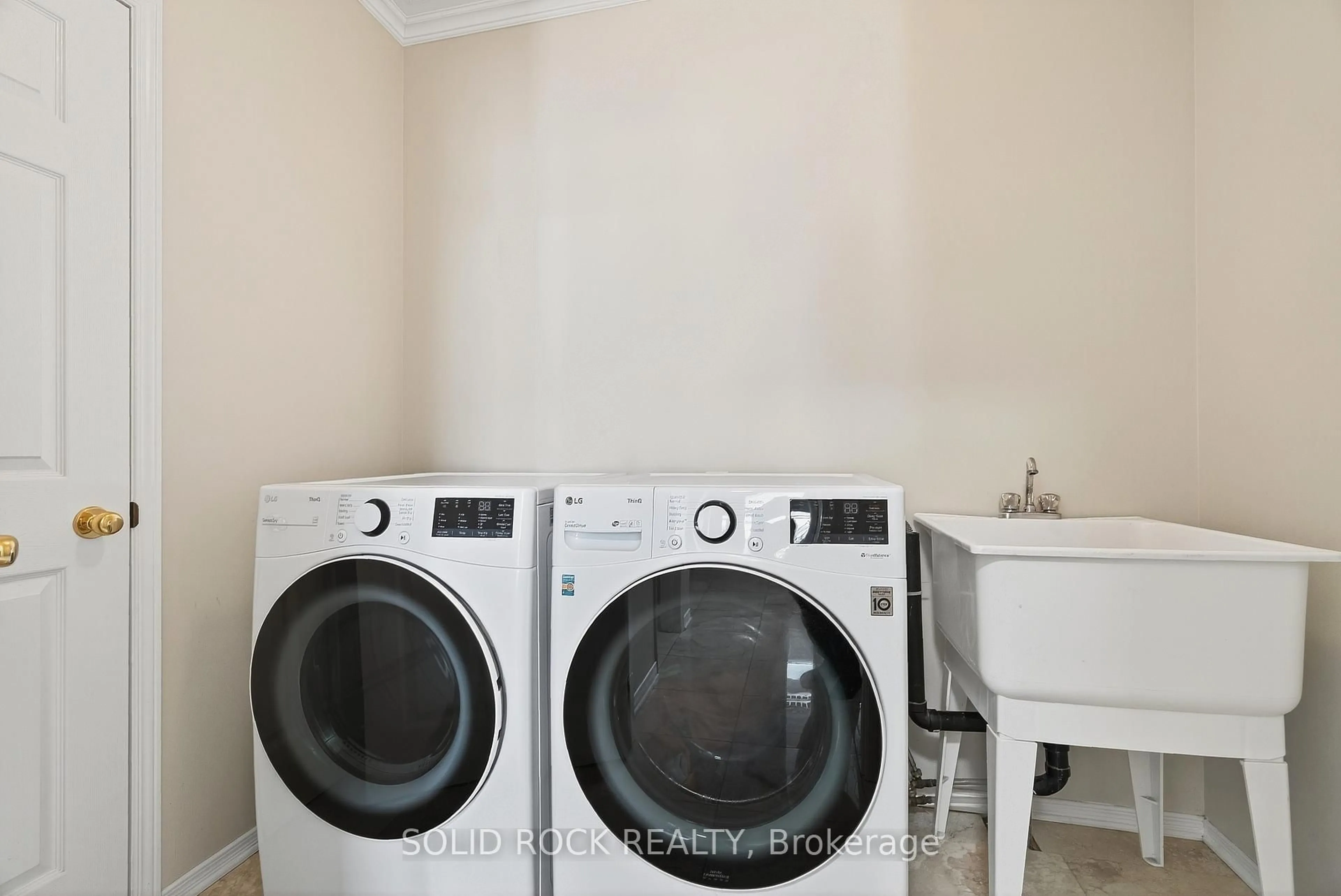 Laundry room for 50 Insmill Cres, Ottawa Ontario K2T 1G4