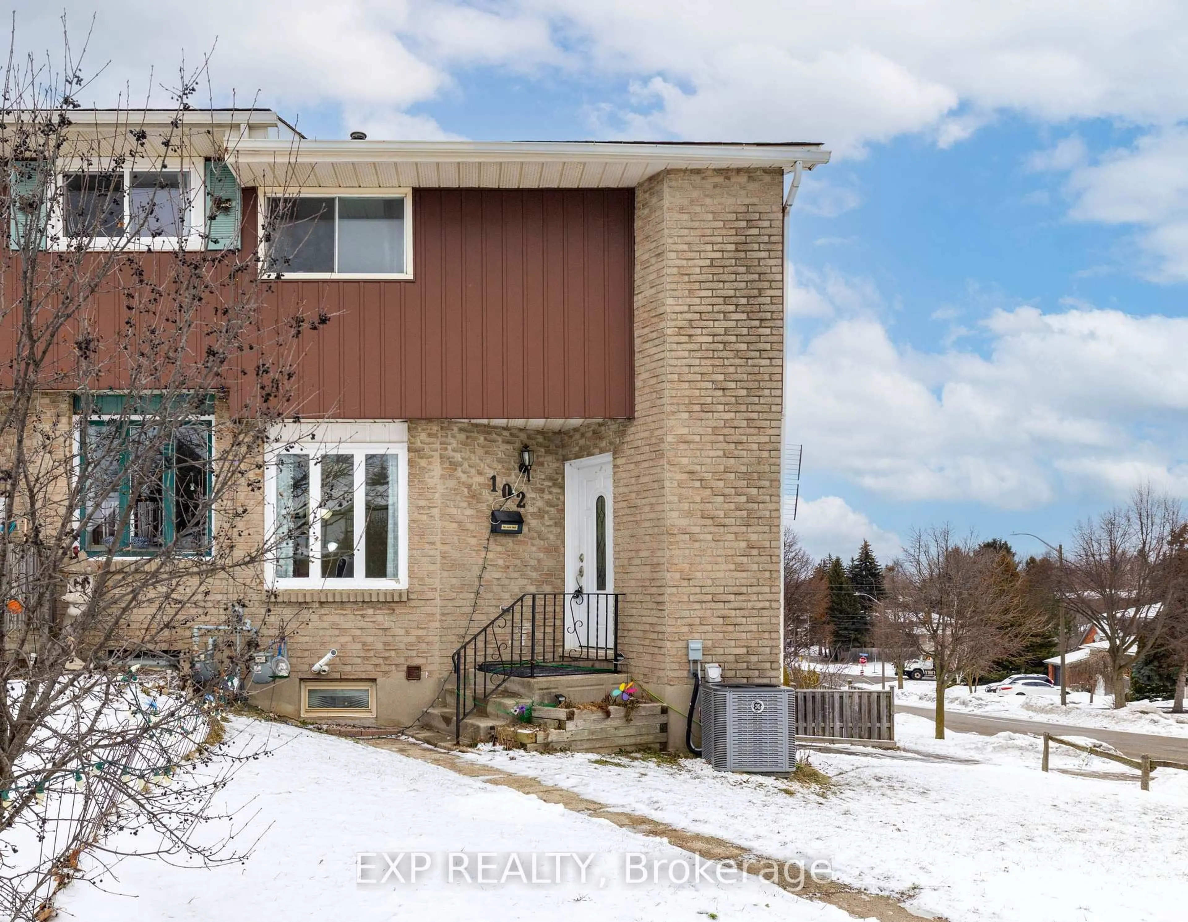 Home with brick exterior material, street for 102 The Country Way, Kitchener Ontario N2E 2K8