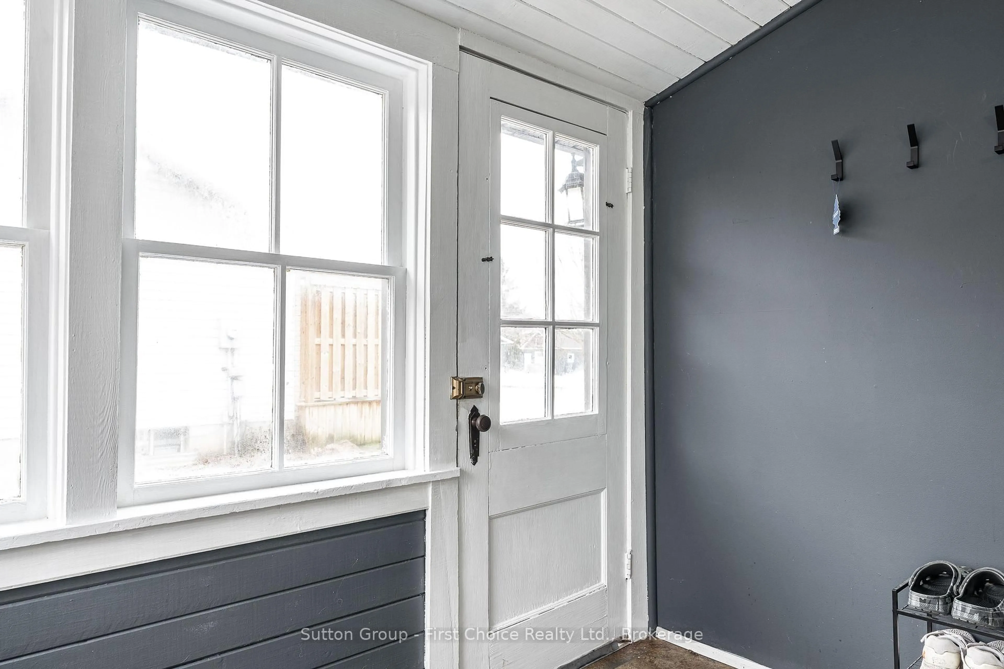 Indoor entryway for 39 William St St, St. Marys Ontario N4X 1C8