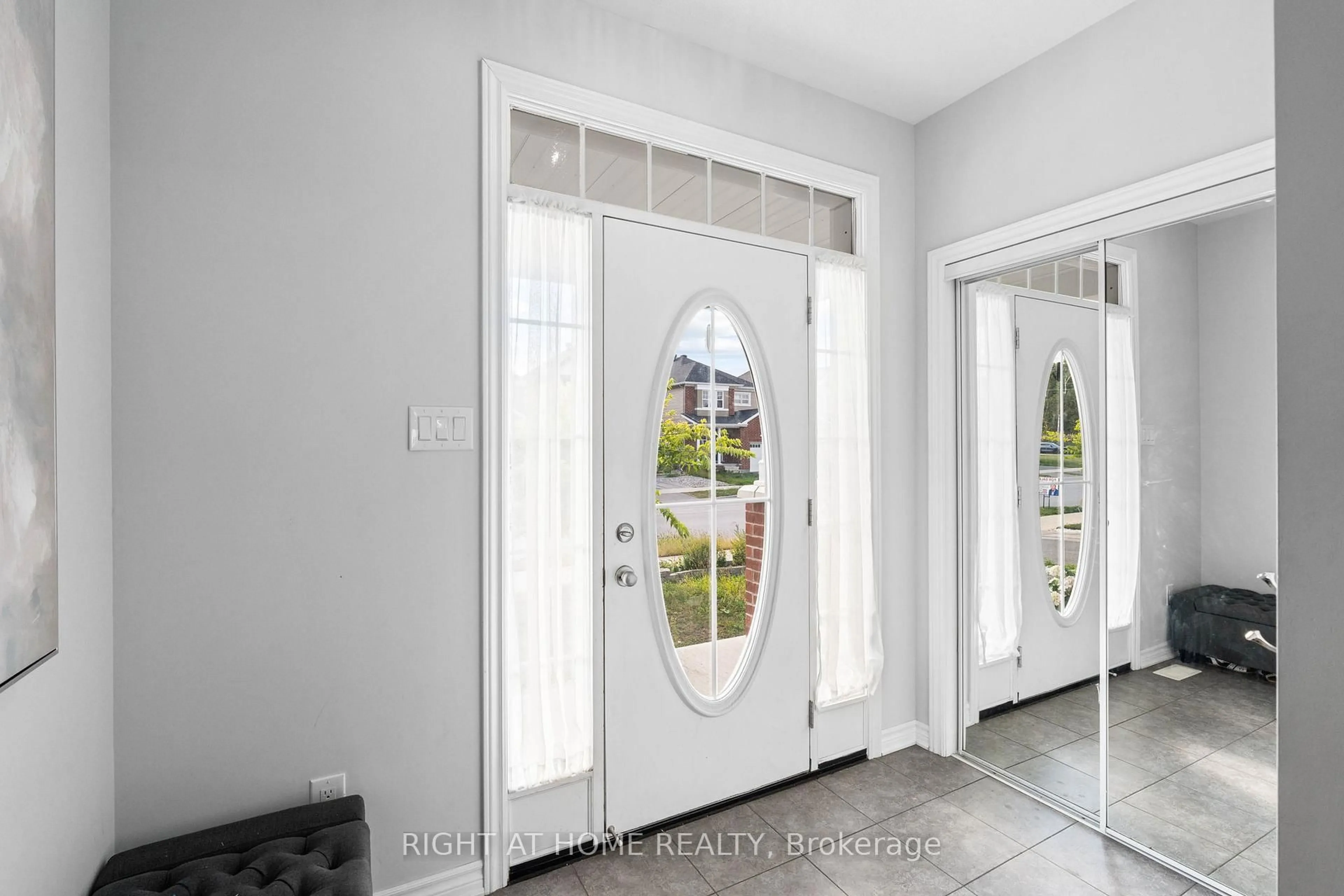Indoor entryway for 1131 Apolune St, Ottawa Ontario K2J 6N8
