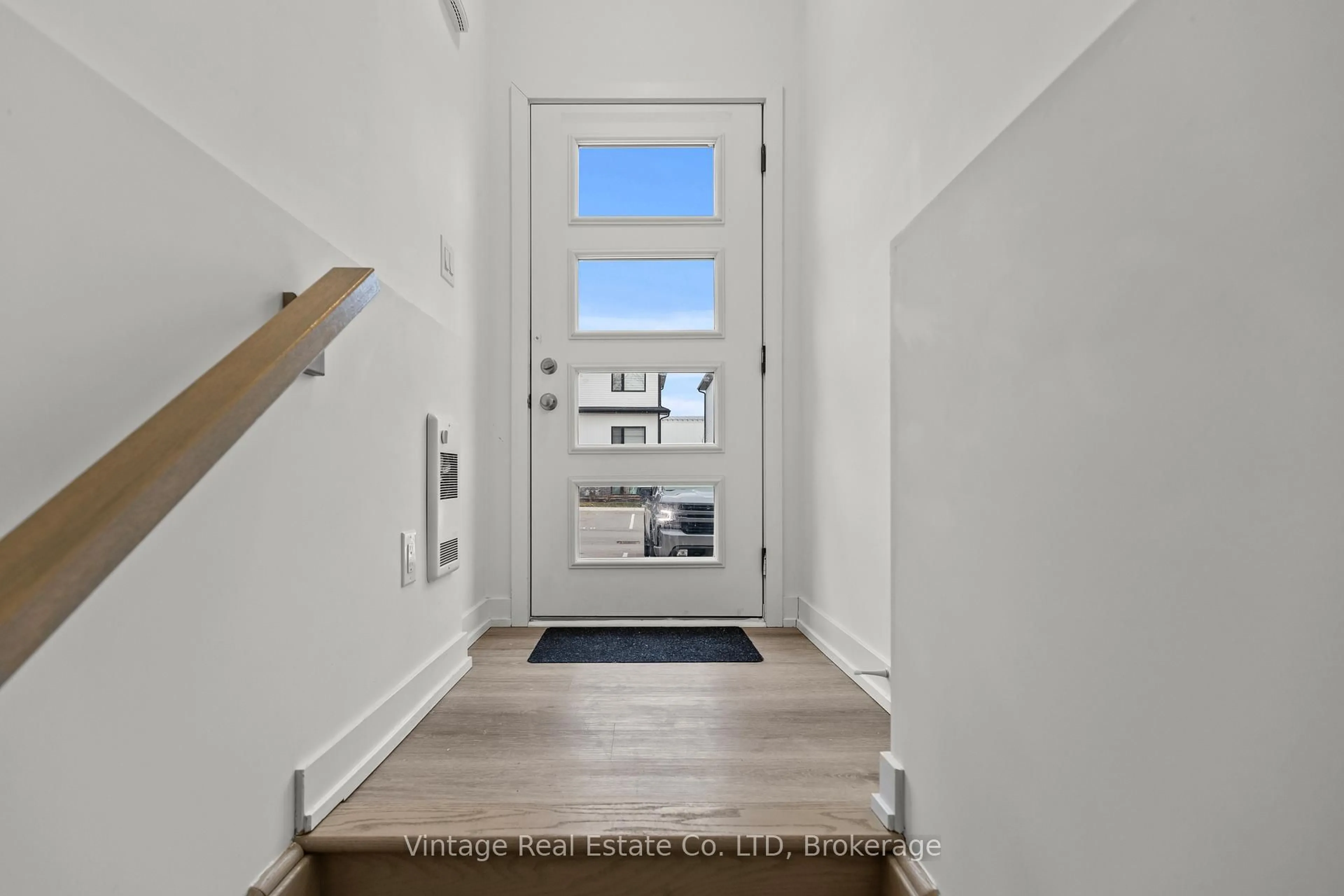 Indoor entryway for 4263 fourth Ave #511, Niagara Falls Ontario L2E 0C2